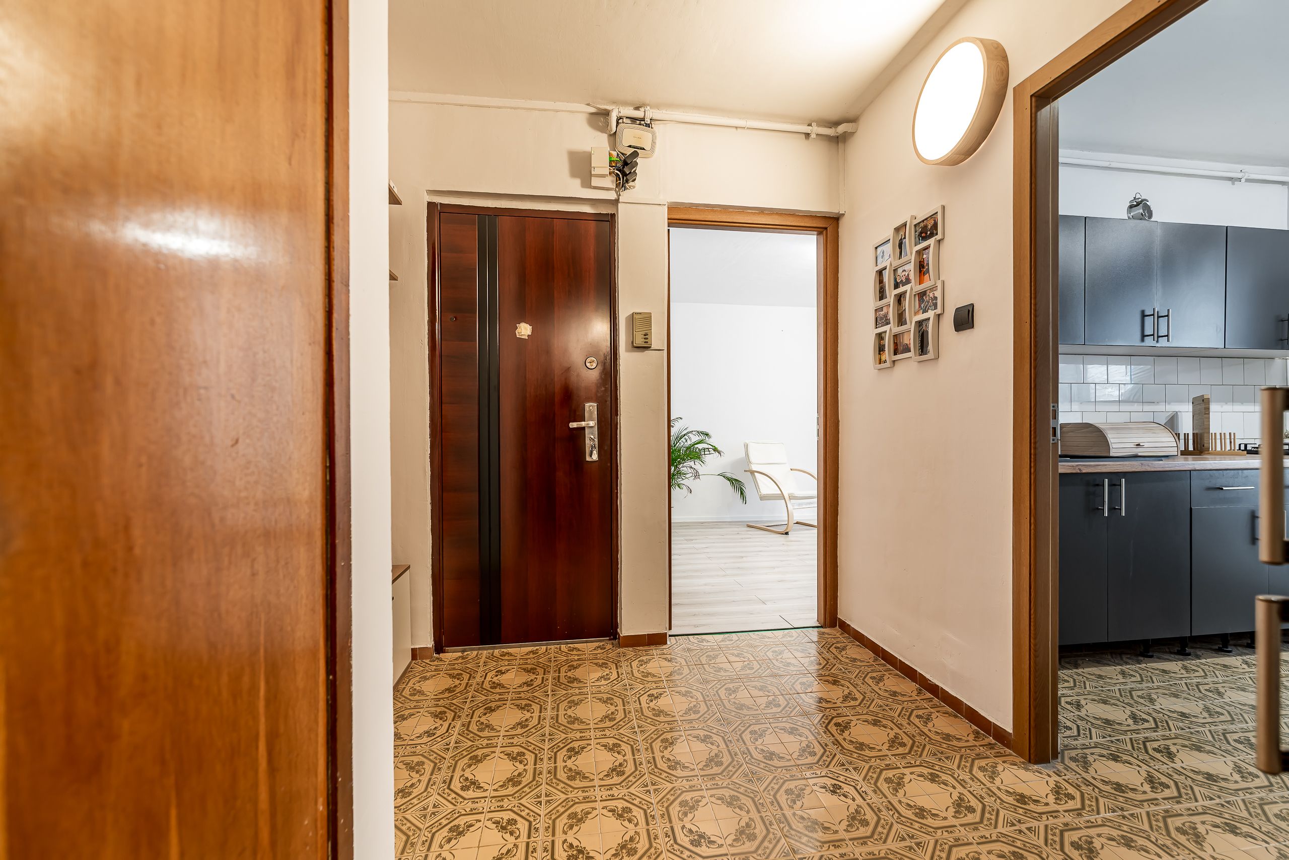 Apartament 2 camere decomandat - Etaj 2 - zona UTA - COMISION 0 — fotografia 4