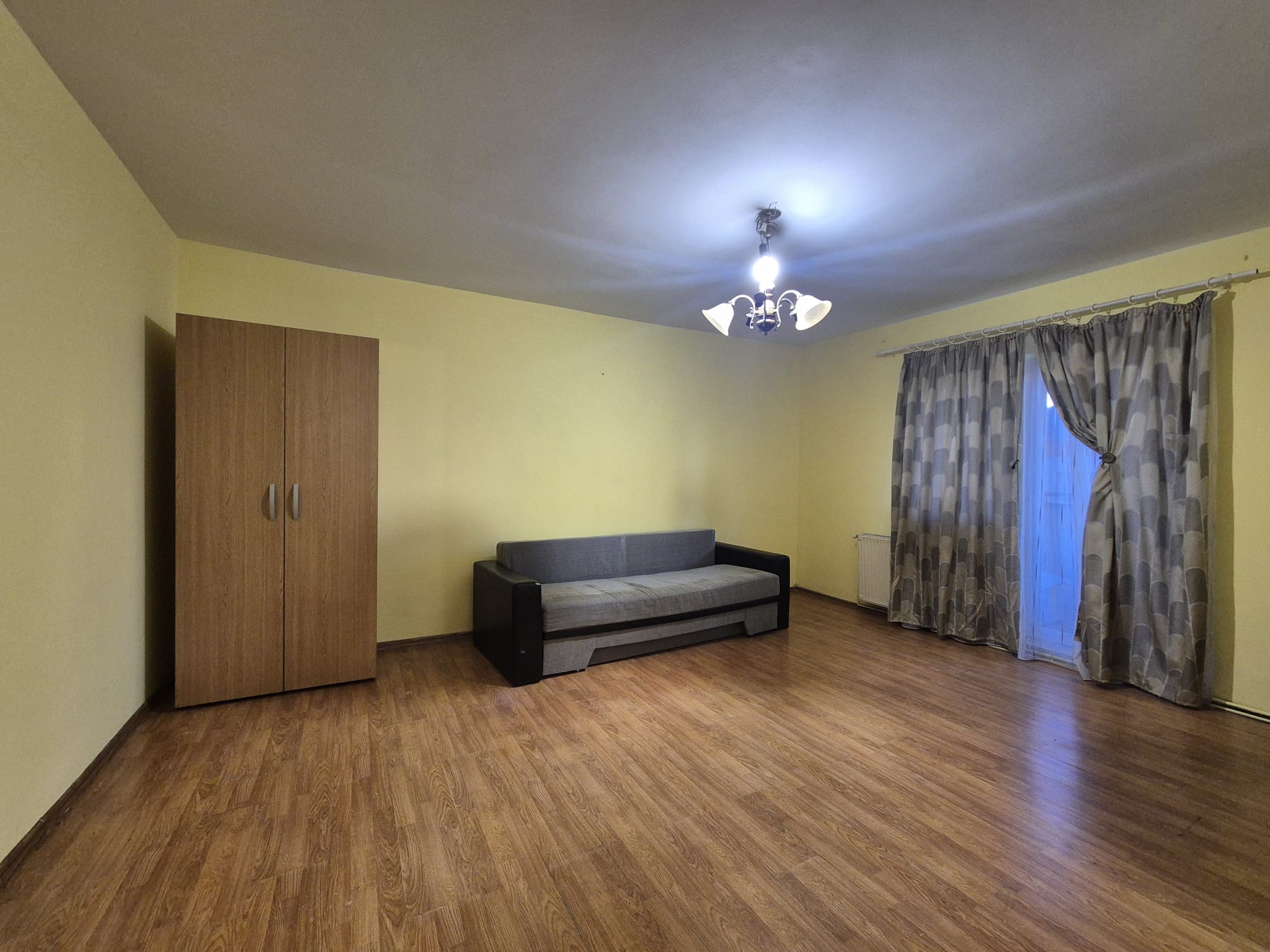 Vlahuta, garsoniera sectiune mare - Brasov