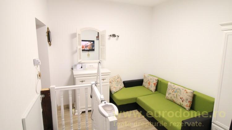 P-ta Sfatului, Republicii, pe strada pietonala - foto 3