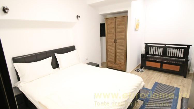 P-ta Sfatului, Republicii, pe strada pietonala - foto 5