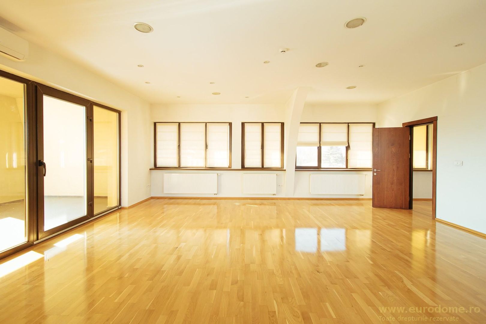 Inchiriere Spatiu exclusivist, vedere panoramică, luminos - Brasov