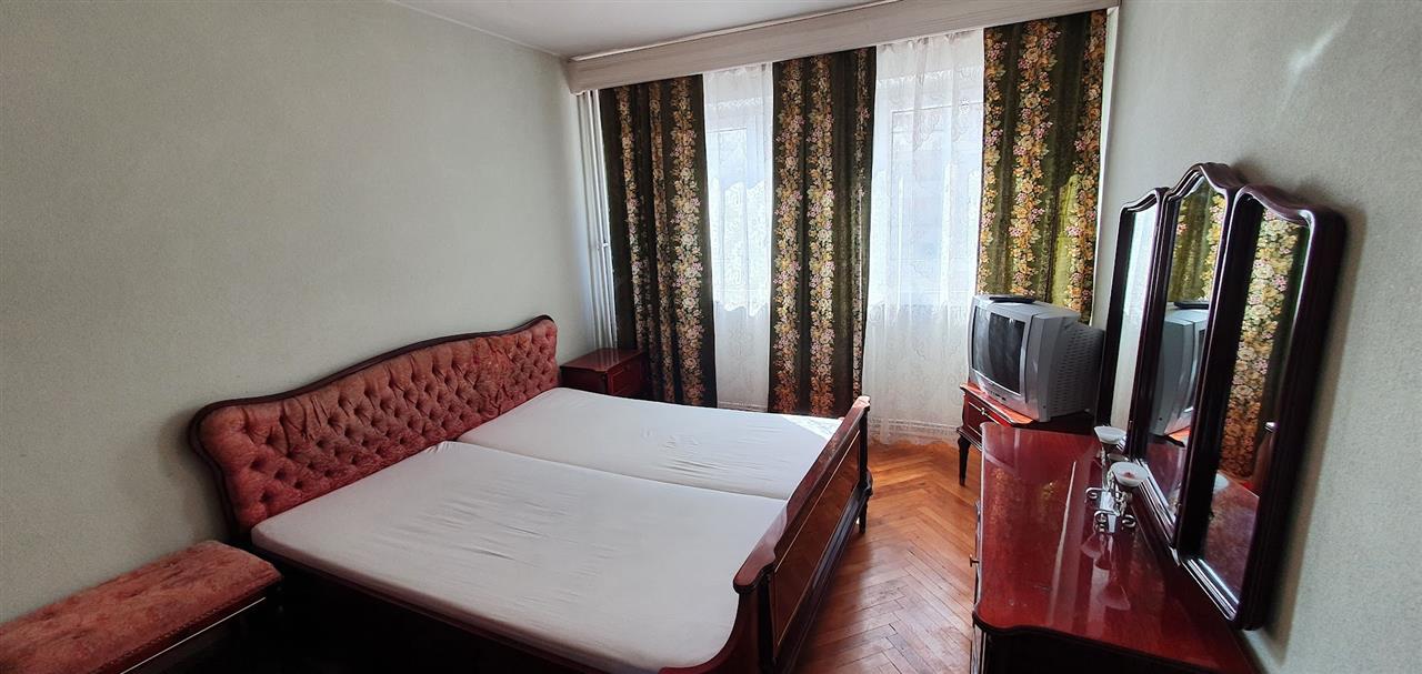 Apartament 4 camere, decomandat, 84mp, 2 băi, Cetate, Etaj 1 - foto 3