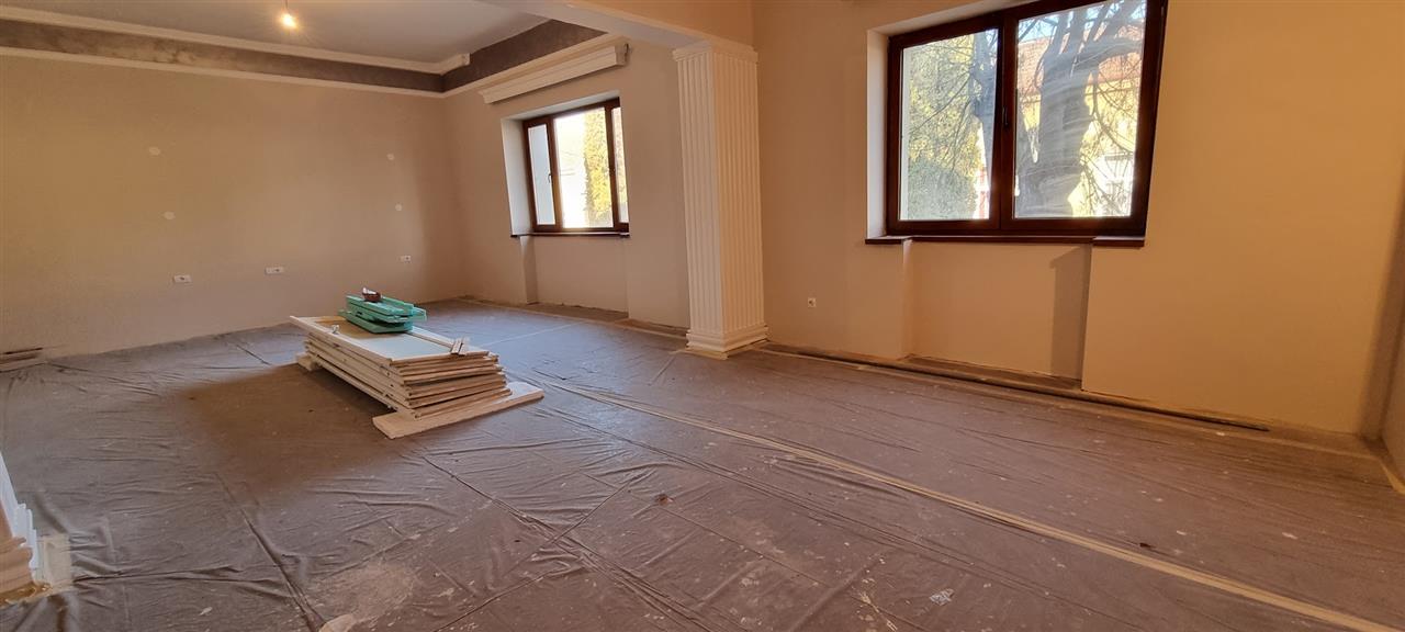 Spatiu Comercial Renovat cu Curte Interioara 7 Euro/mp - foto 4