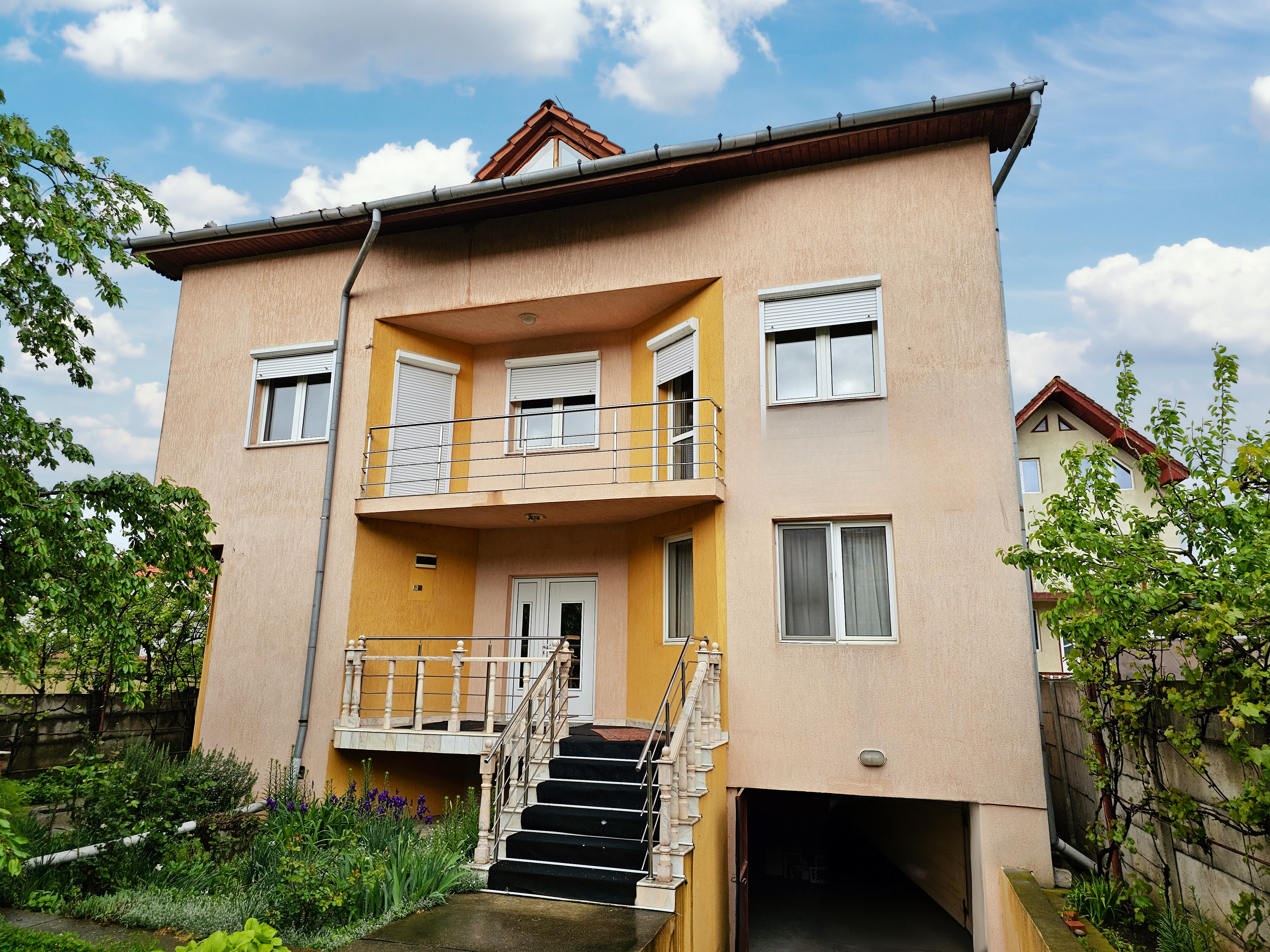 Casa S+P+1+M, pretabila pentru birouri, 300 mp teren, Cetate - Alba Iulia