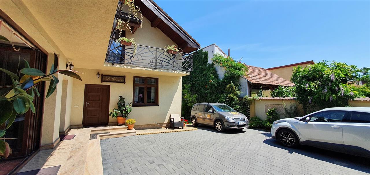Casa 10 camere, ideala ca pensiune, zona Cetatii Alba Carolina - foto 2