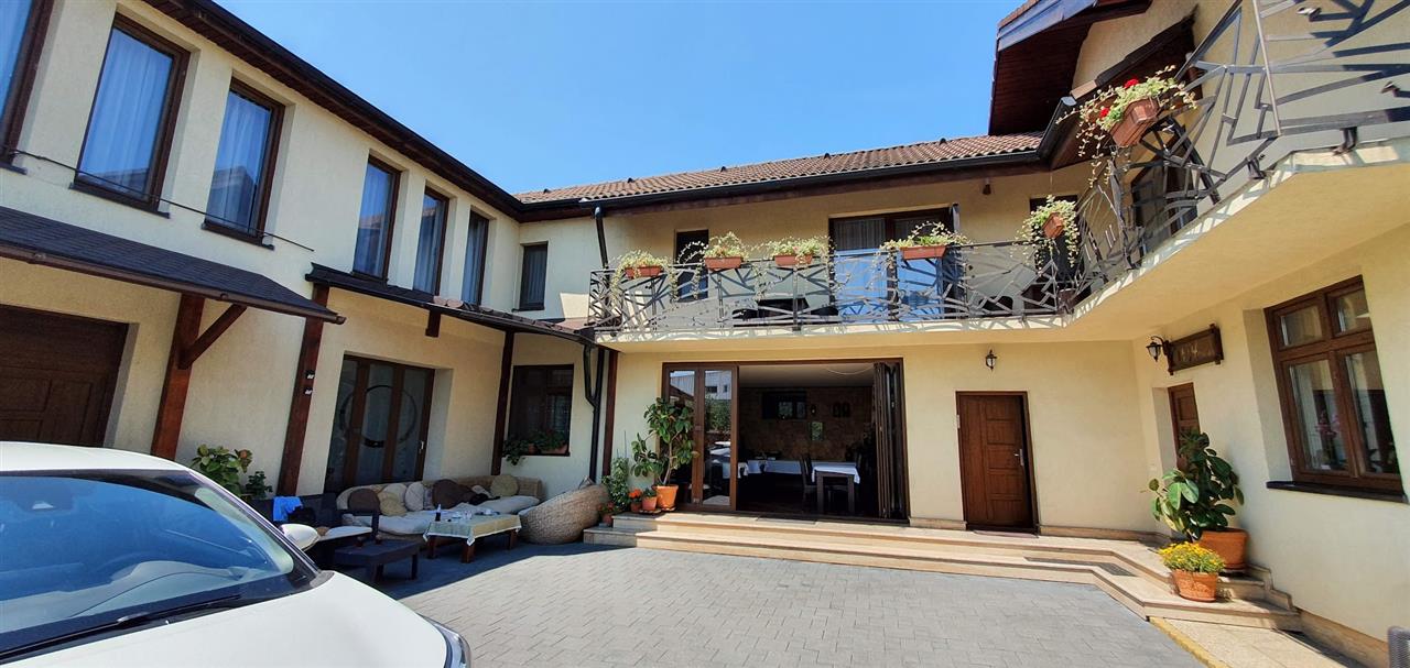 Casa 10 camere, ideala ca pensiune, zona Cetatii Alba Carolina - Alba Iulia