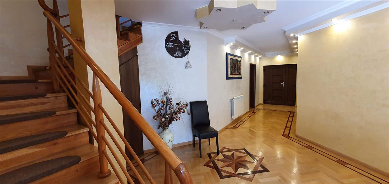 Casa 10 camere, ideala ca pensiune, zona Cetatii Alba Carolina - foto 4