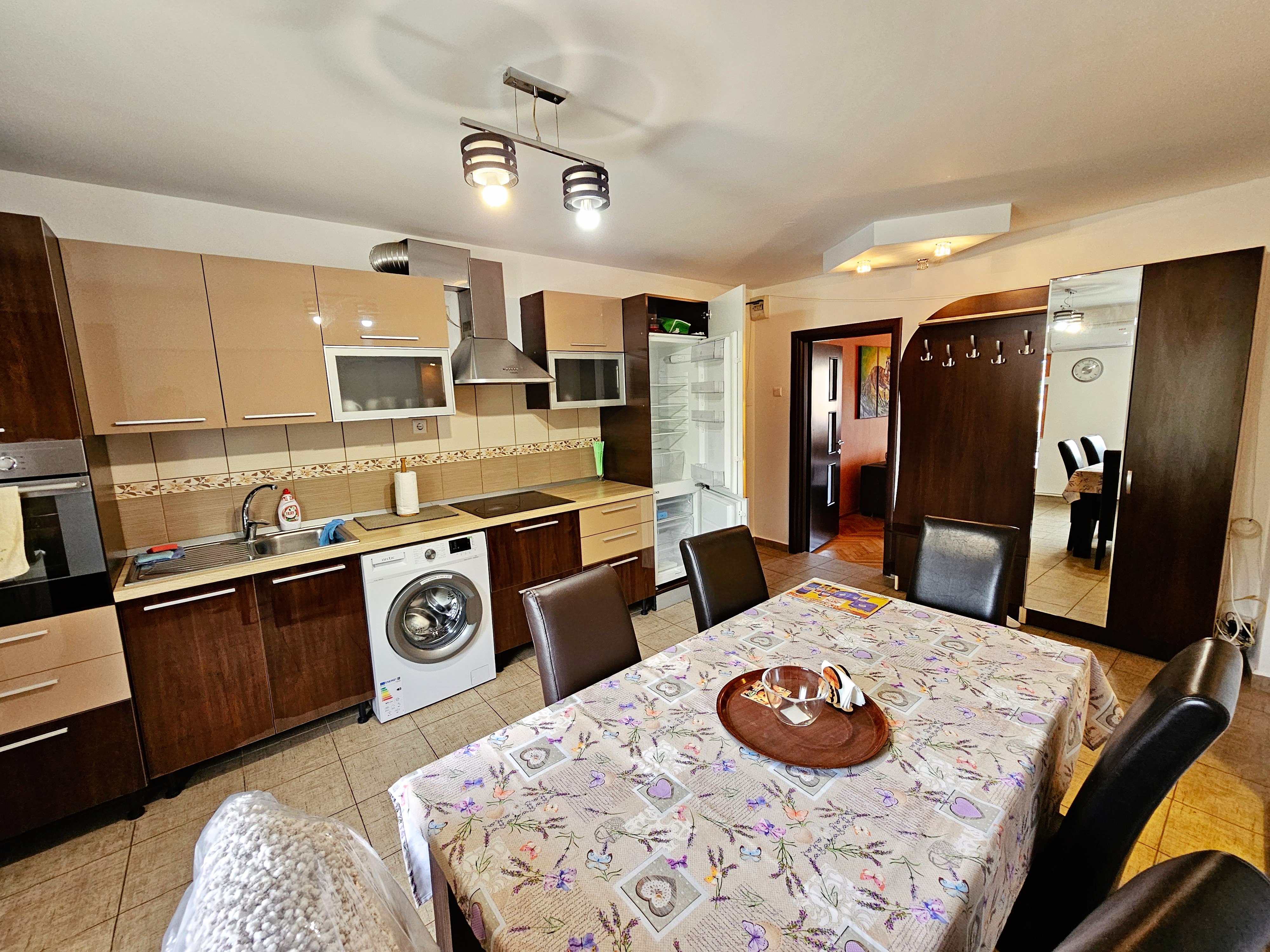 Apartament 3 camere decomandat, etaj 2, ultracentral, zona Primarie - Alba Iulia