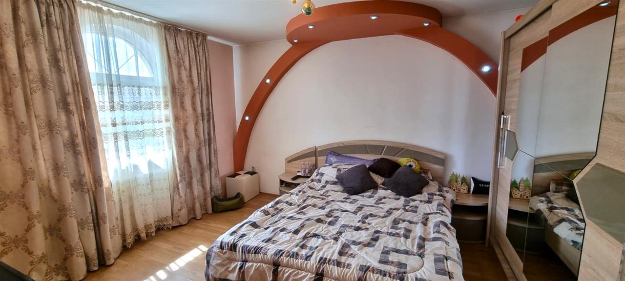 Casa individuala 7 camere Centru - foto 4