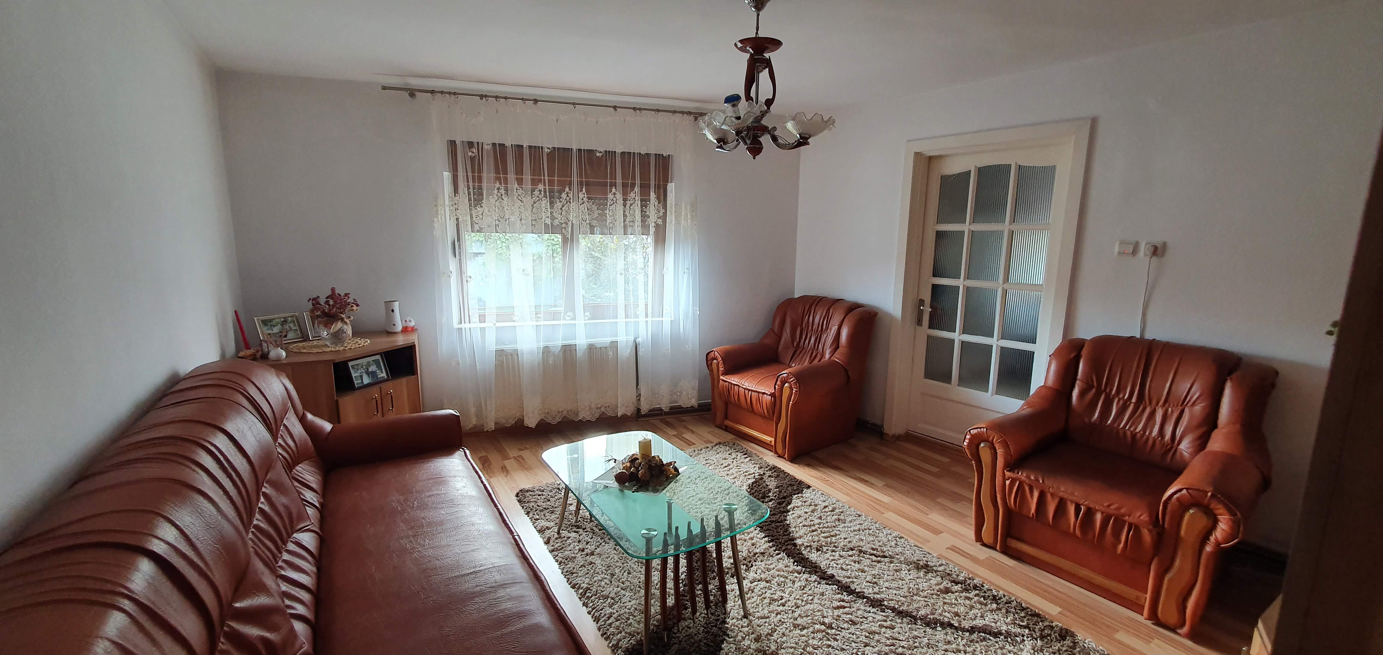 Casa cu 7 camere, 2 spatii comerciale, pretabila pt. birouri, Centru - foto 4