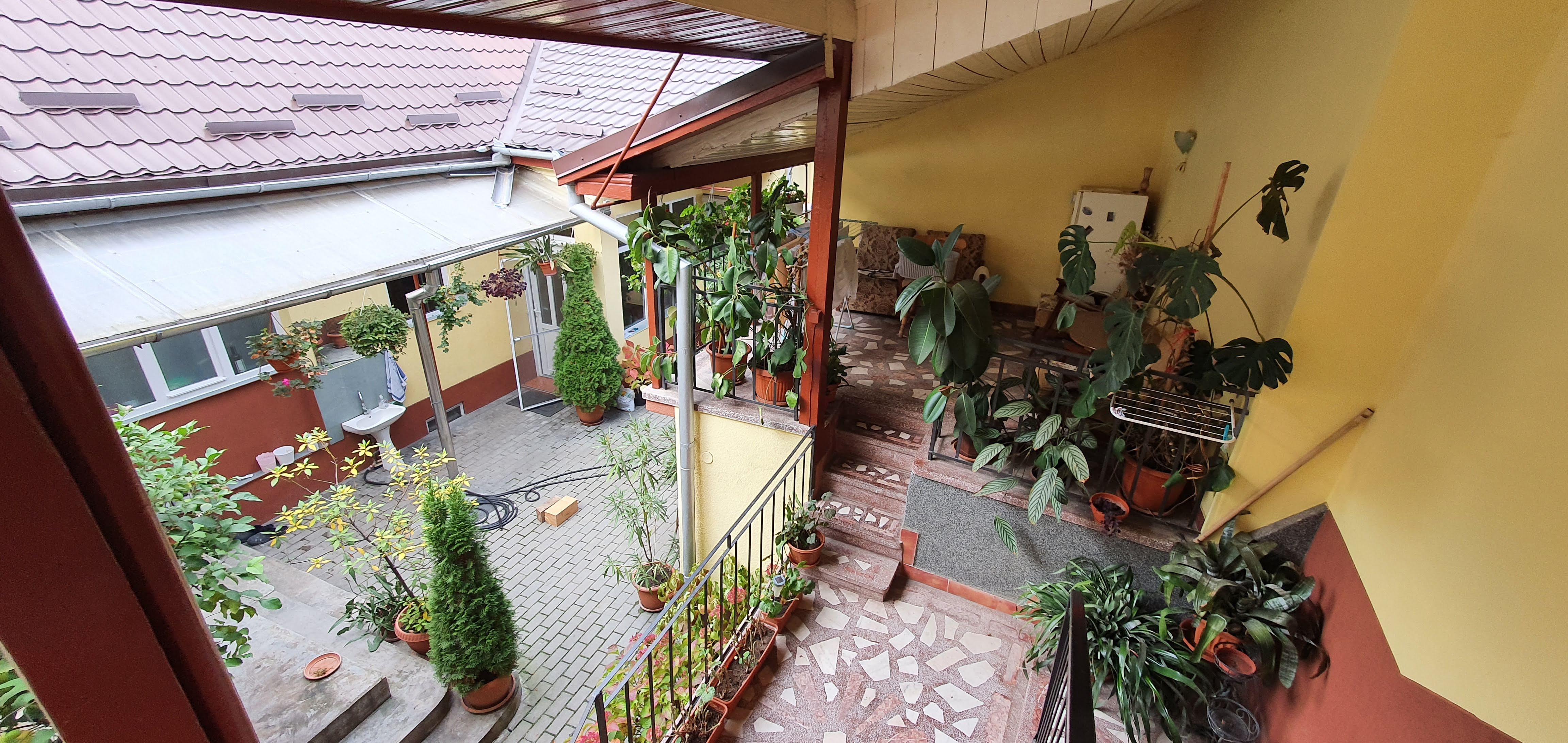 Casa cu 7 camere, 2 spatii comerciale, pretabila pt. birouri, Centru - foto 3