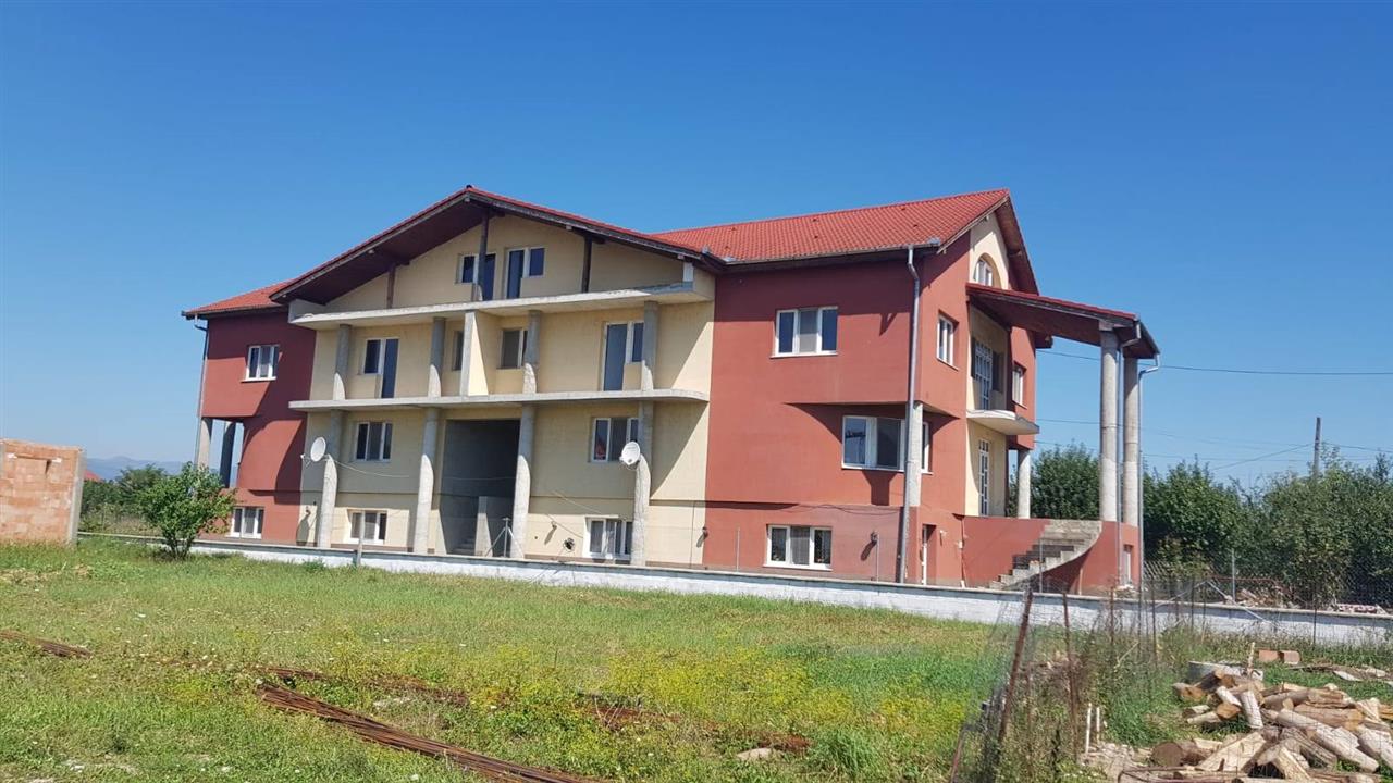 CASA 16 CAMERE 1400 MP TEREN - foto 2