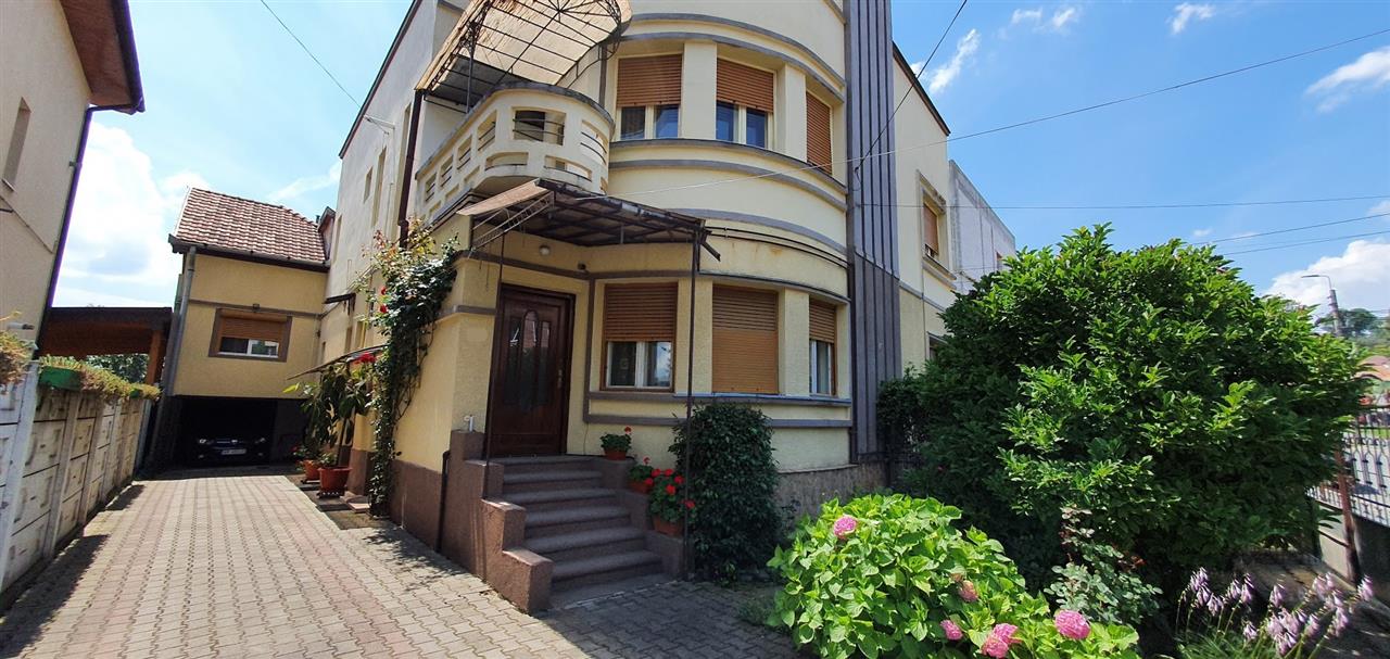 Casa situata ultracentral langa Poarta I a Cetatii Alba Carolina - Alba Iulia