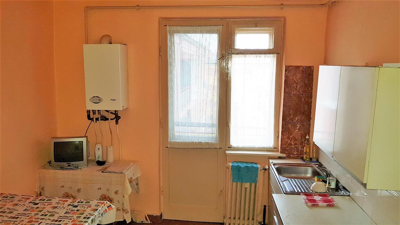 Apartament 3 camere decomandat ultracentral - foto 2