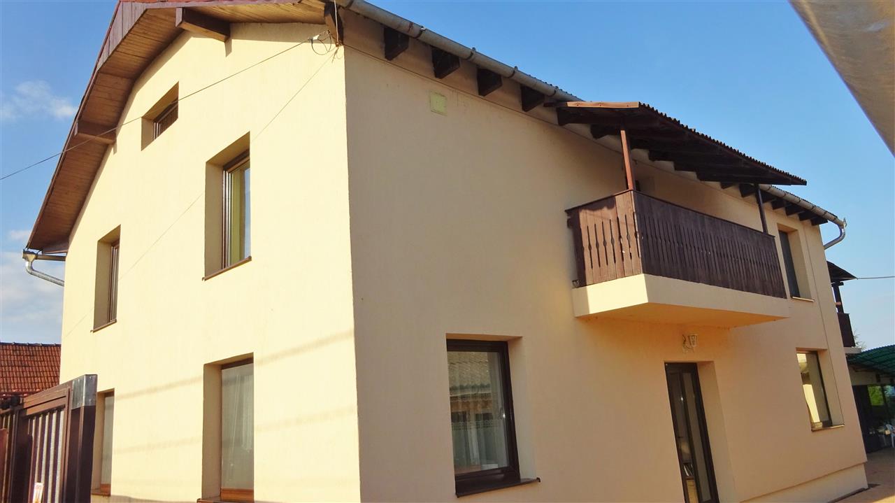 Casa cu 1064 mp teren, ideala pentru pensiune - foto 3