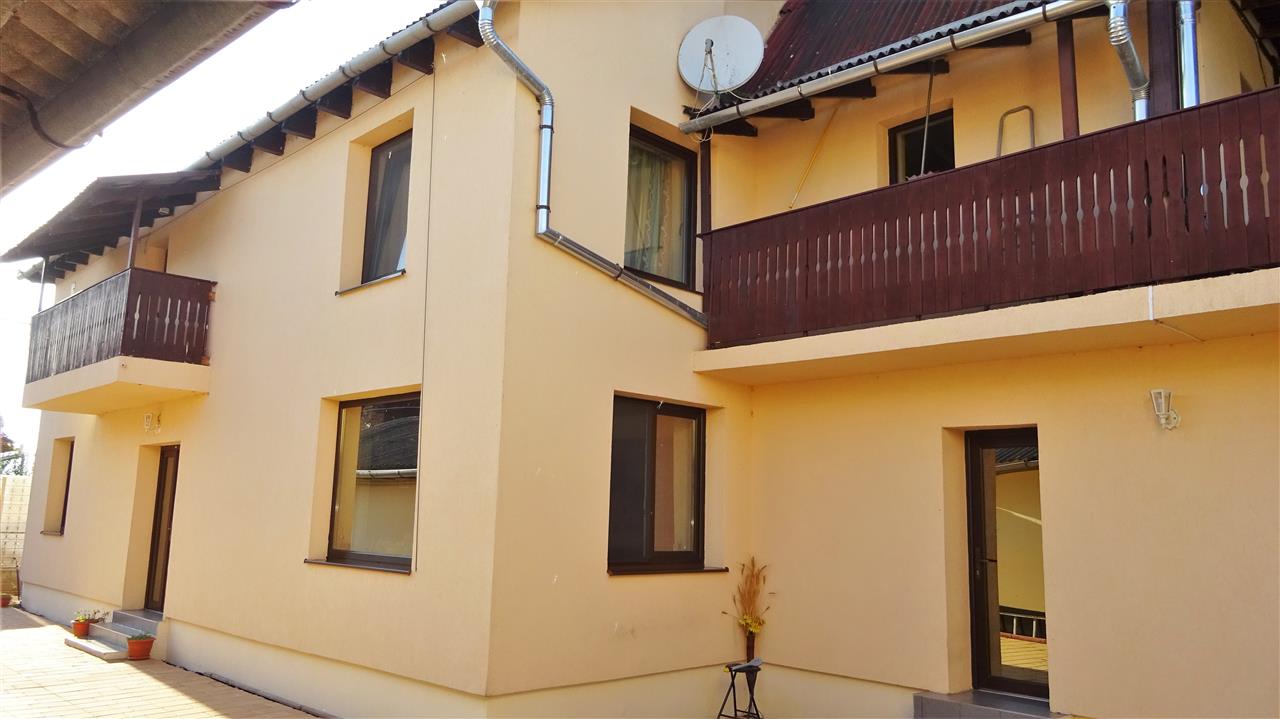 Casa cu 1064 mp teren, ideala pentru pensiune - foto 2