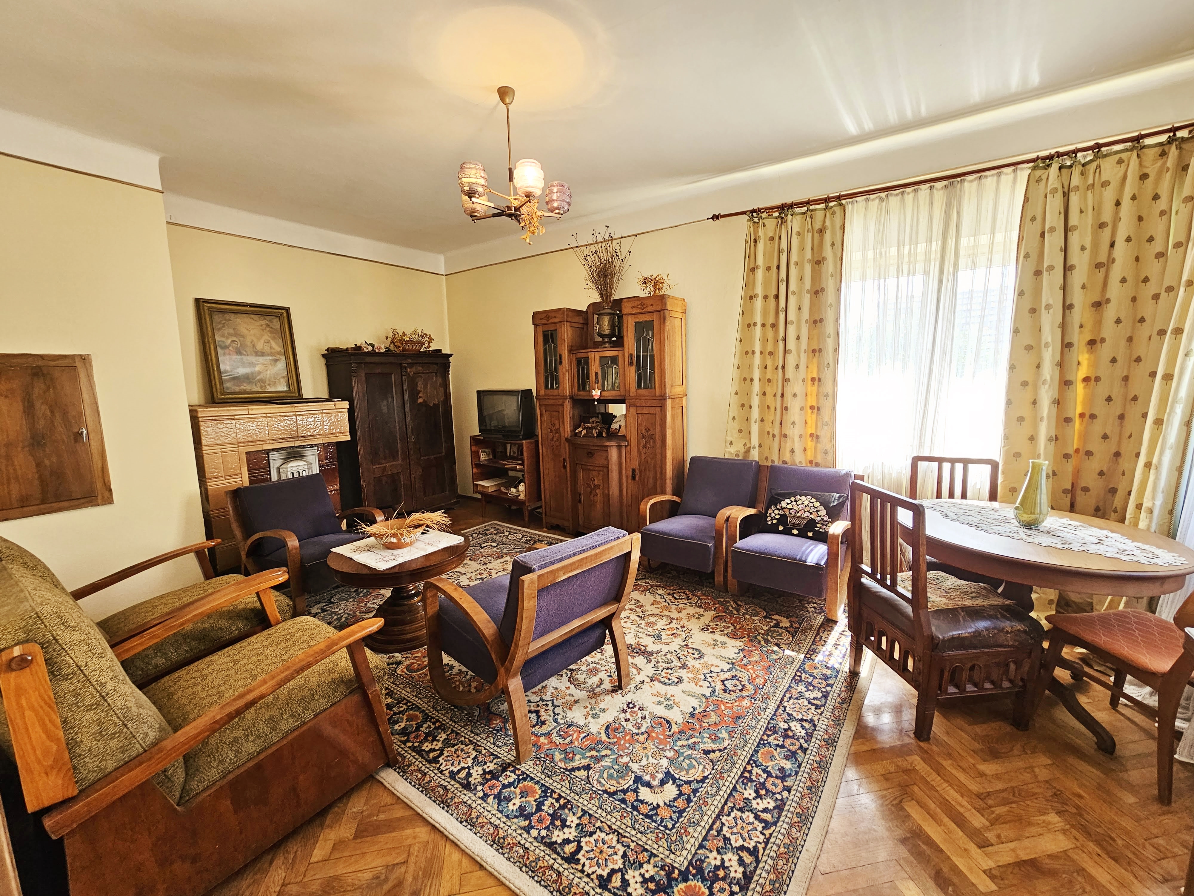 Casa situata in imediata apropiere a Cetatii - foto 4