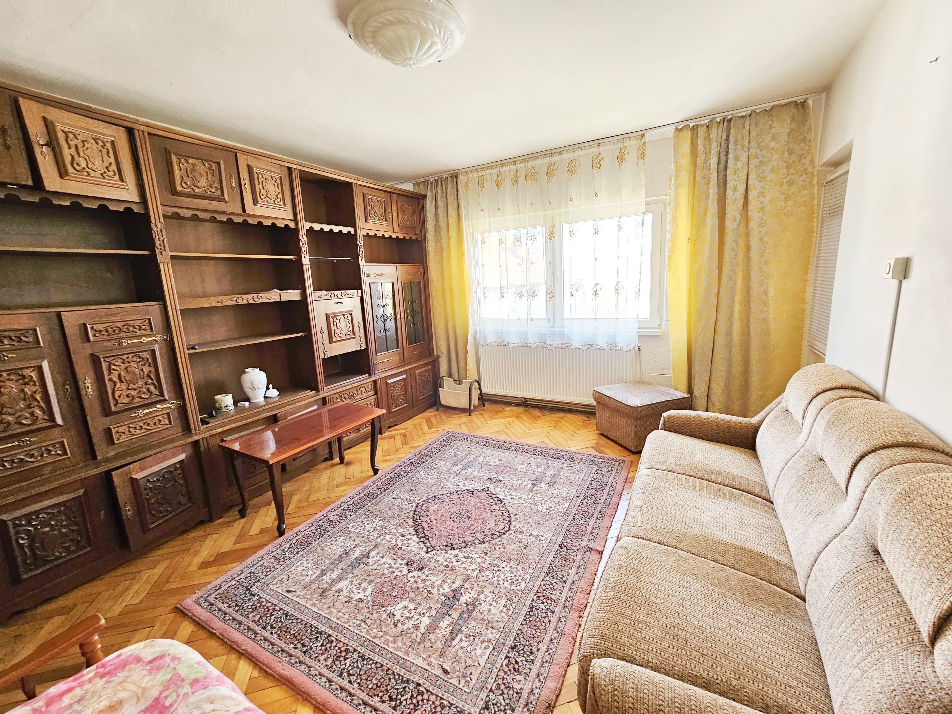 Garsoniera mobilata, utilata, 30 mp utili, boxa, etaj 2, Cetate - Alba Iulia