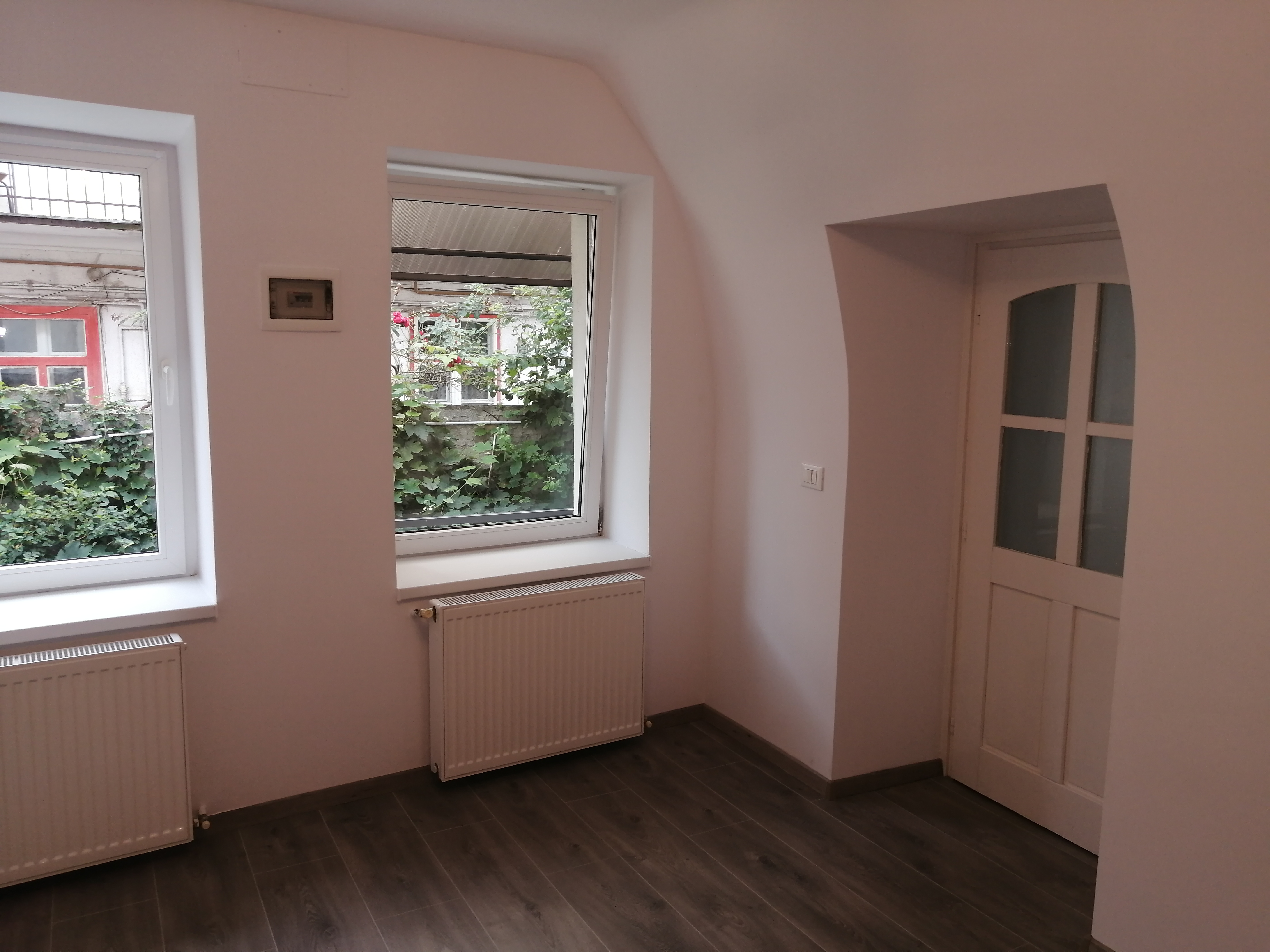 Vânzare apartament spatios,  in zonă ultracentrală - foto 4