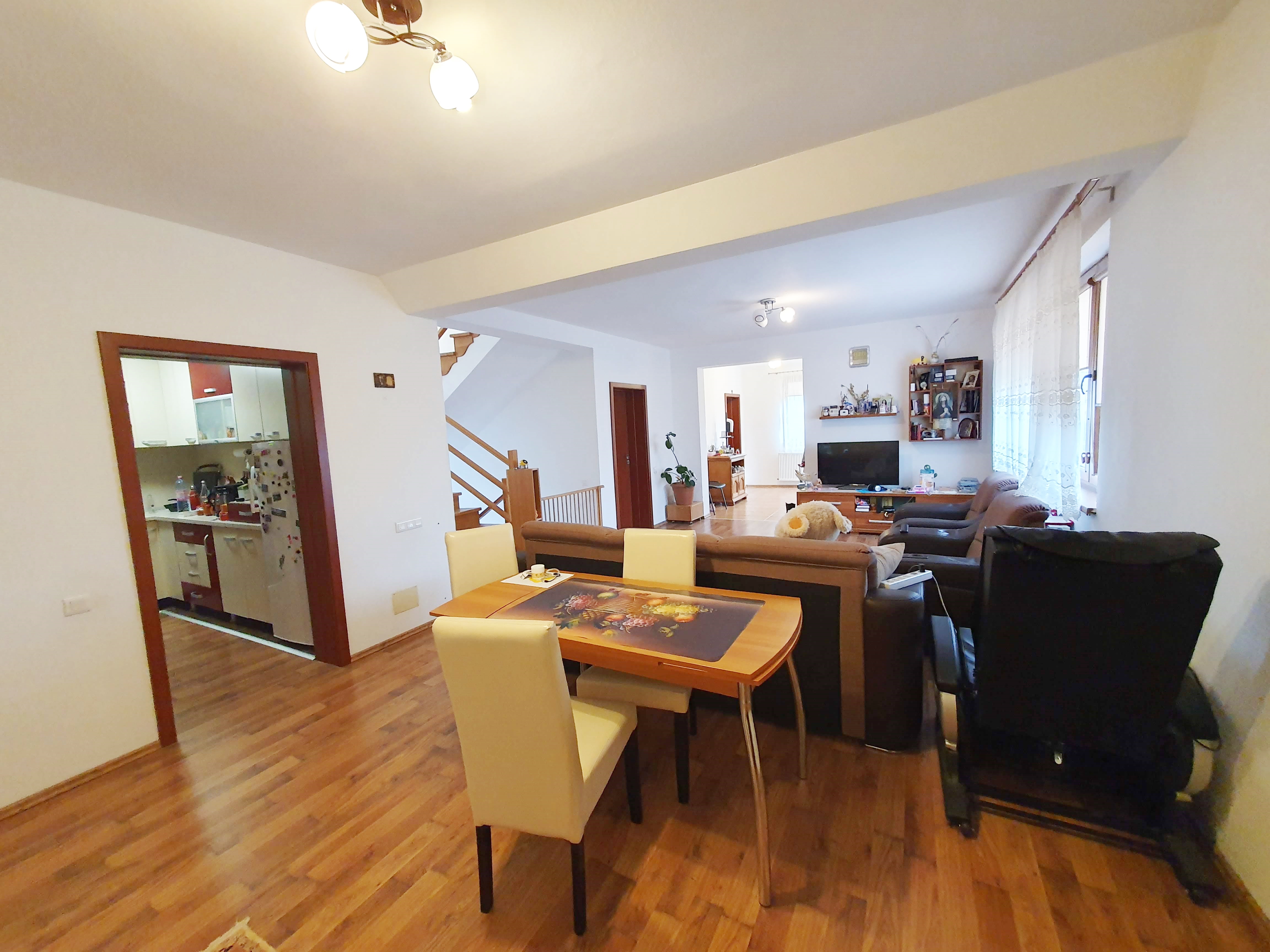 Casa D+P+M, 5 camere, 580 mp teren, toate utilitatile - foto 4