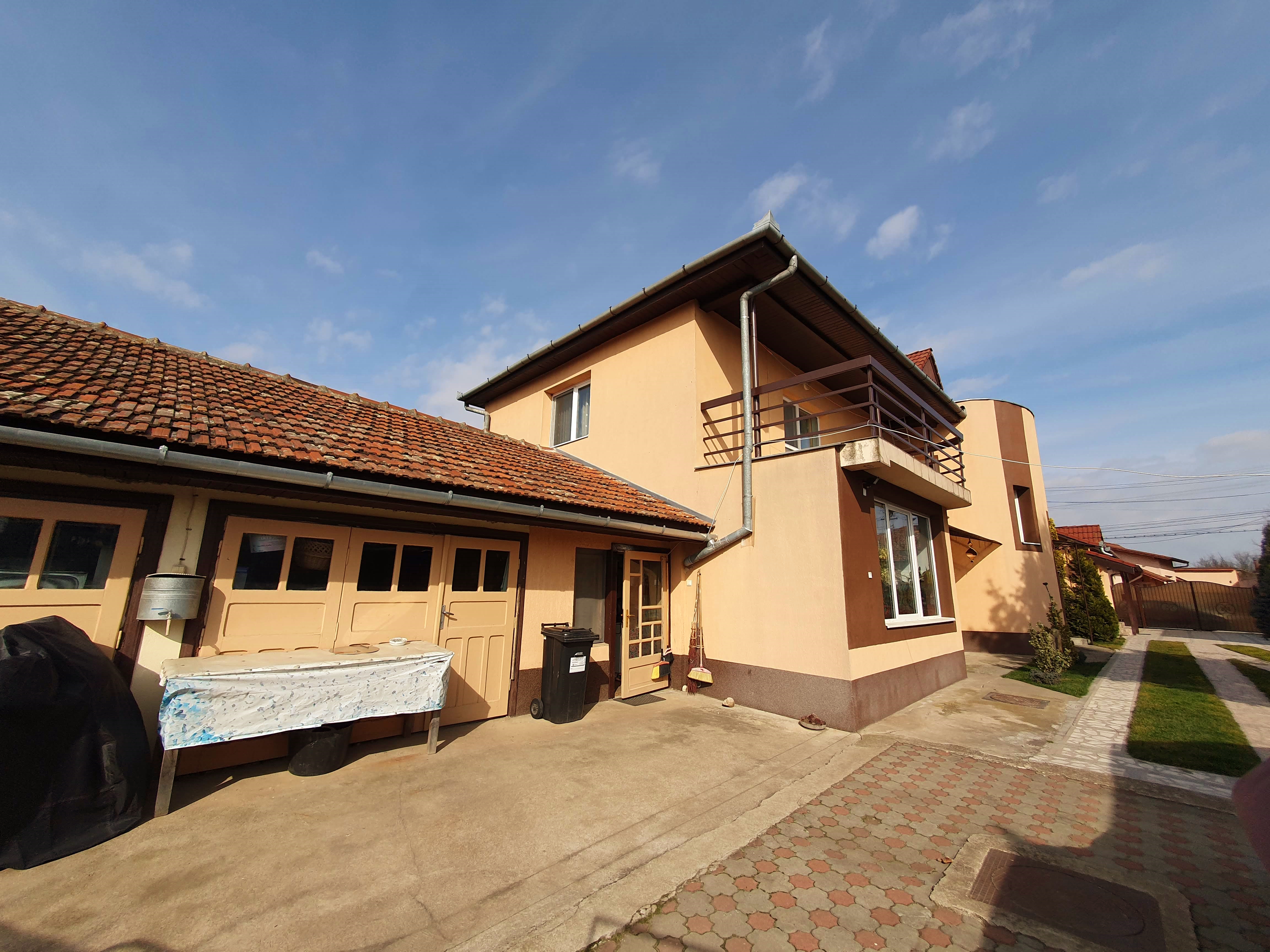 Casa P+1, 912 mp teren, 5 camere, strada asfaltata, zona Lipoveni - foto 2