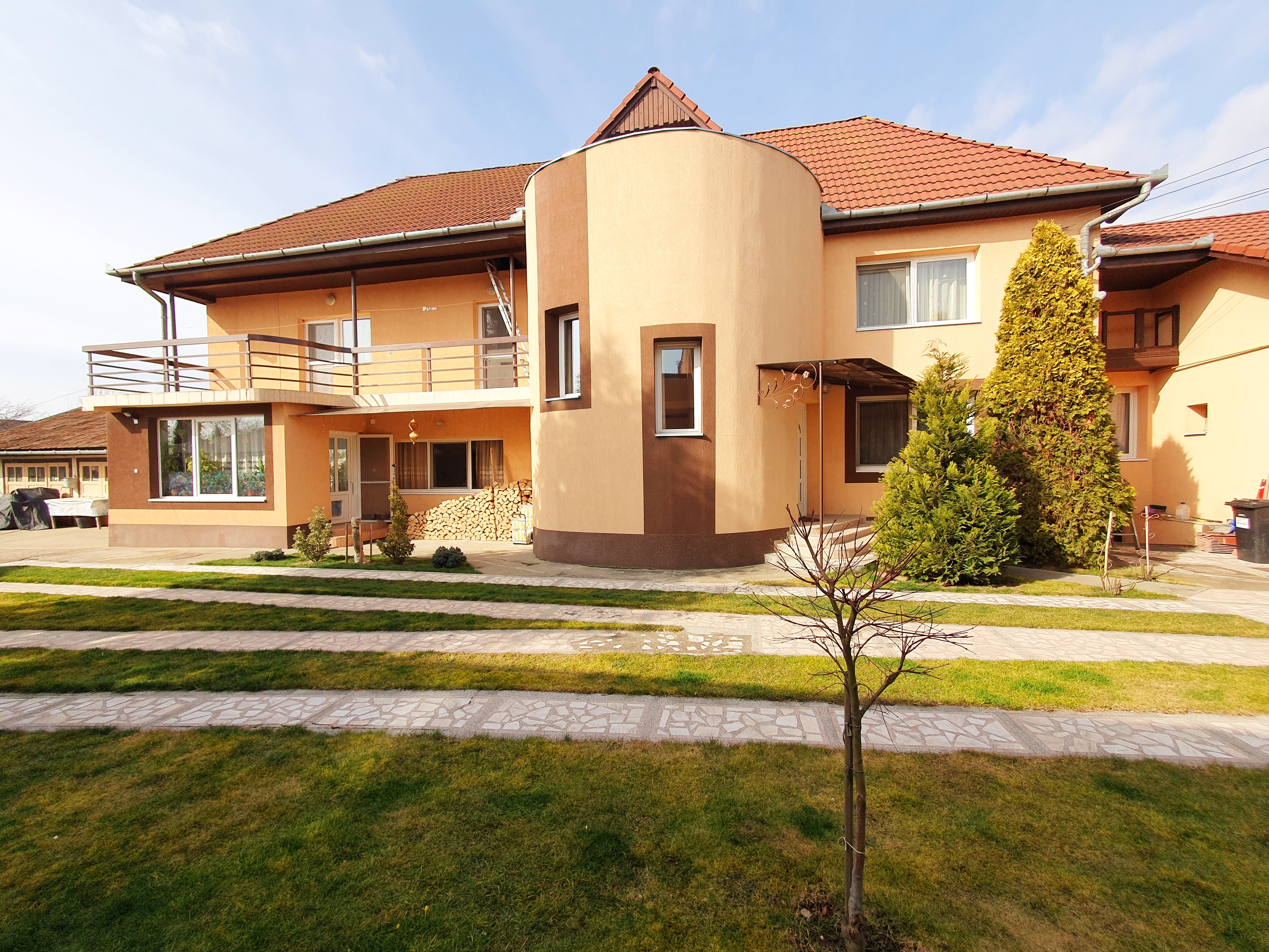 Casa P+1, 912 mp teren, 5 camere, strada asfaltata, zona Lipoveni - Alba Iulia