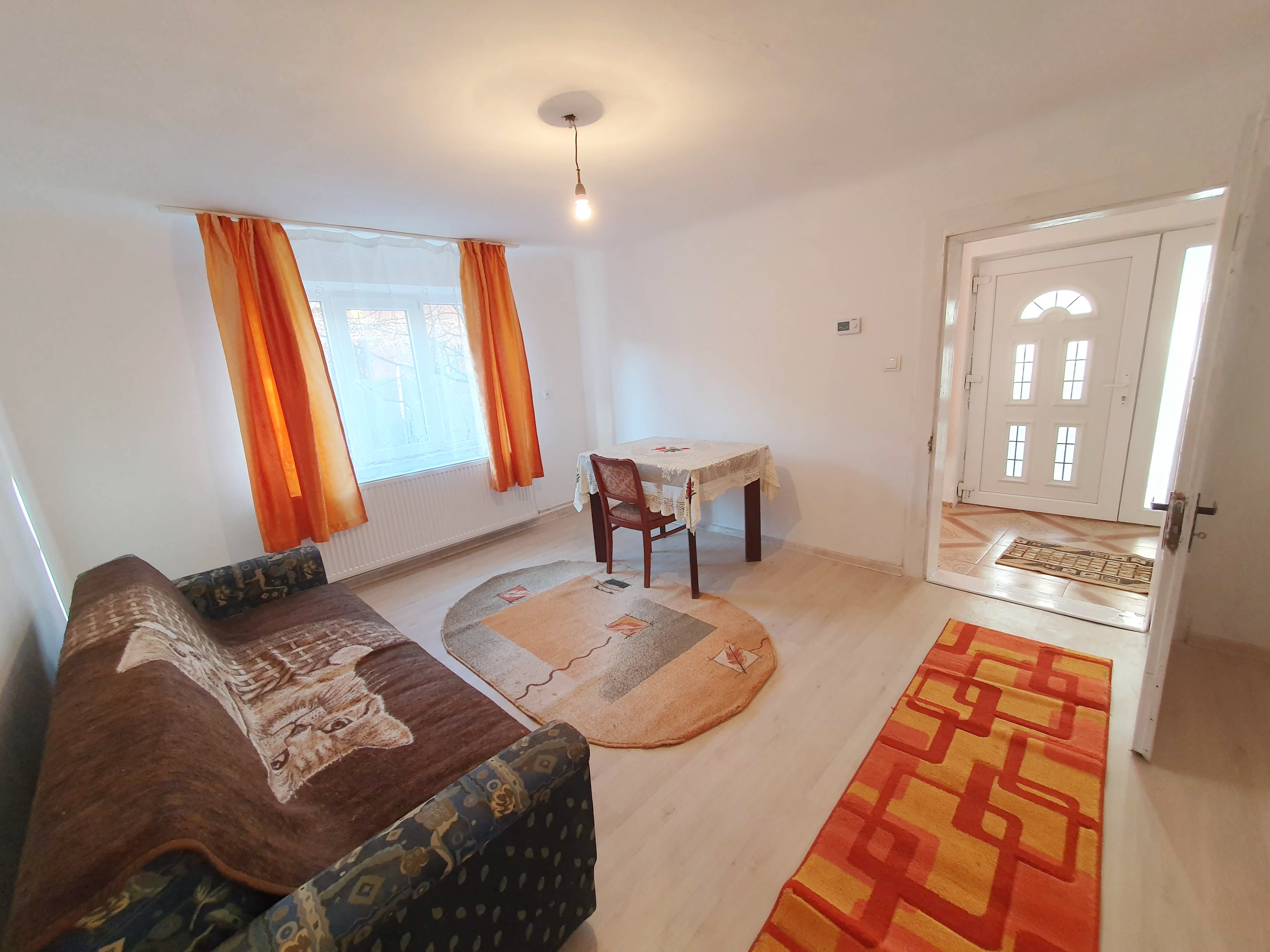 Casa cu 2 camere, 300 mp teren, Cetate - Alba Iulia