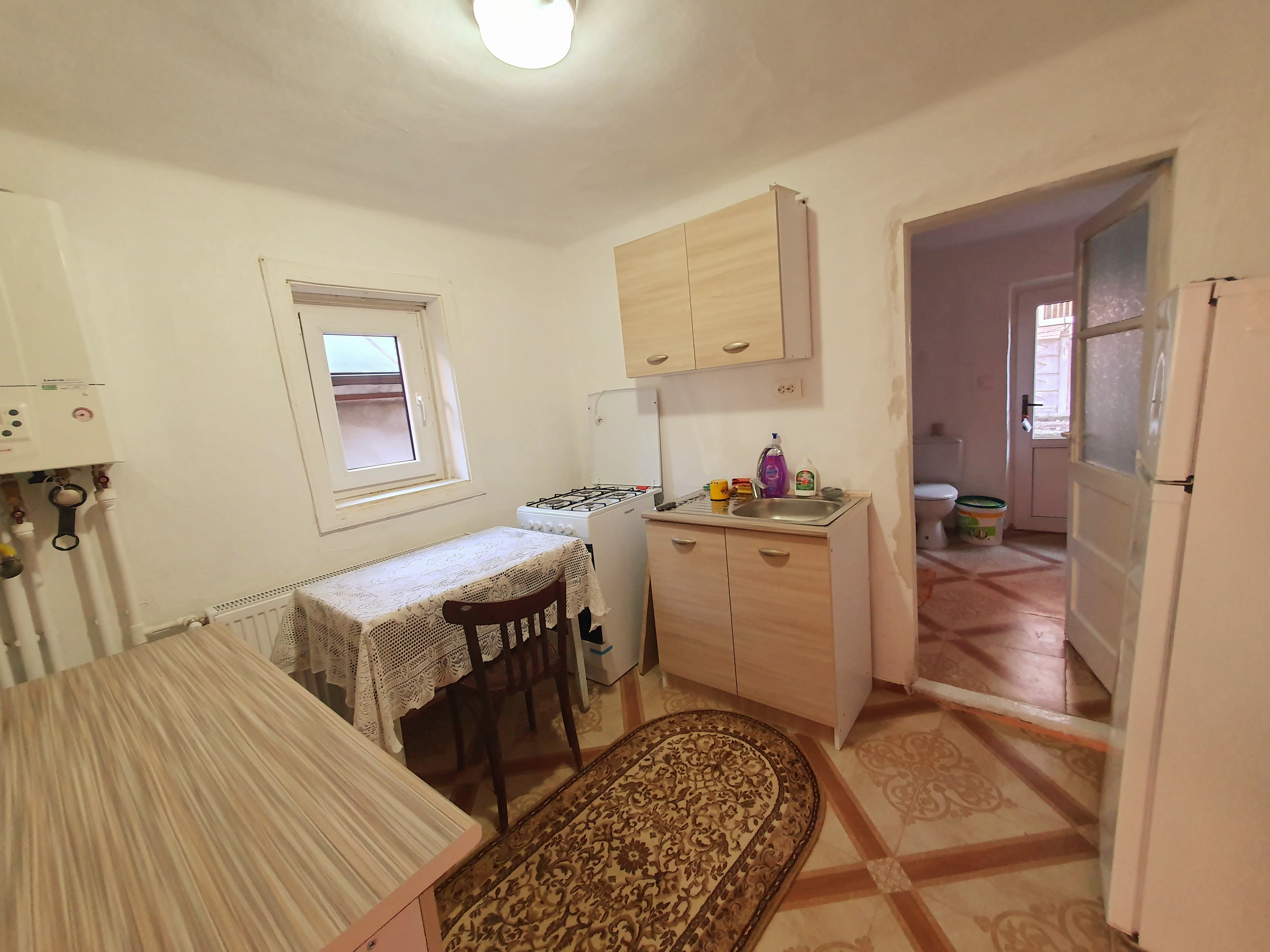 Casa cu 2 camere, 300 mp teren, Cetate - foto 5