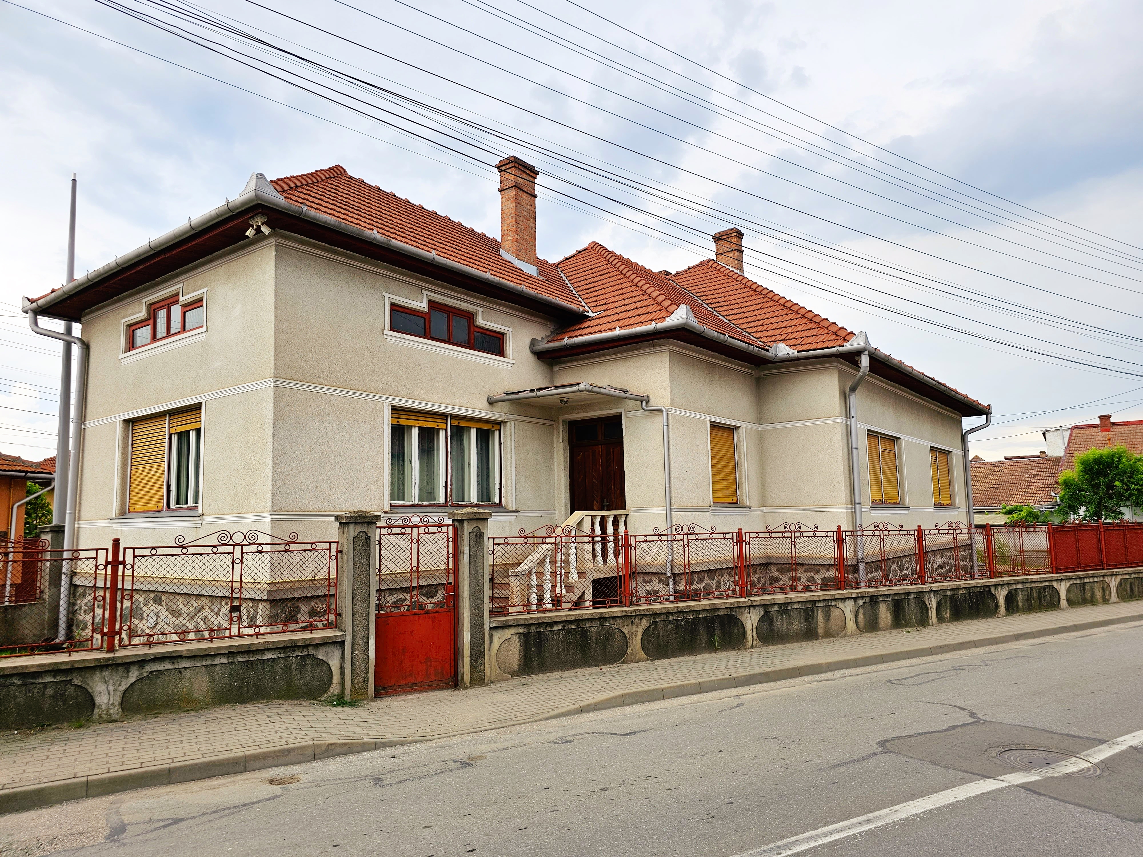 Casa 4 camere, 618 mp teren, zona Centru - Alba Iulia