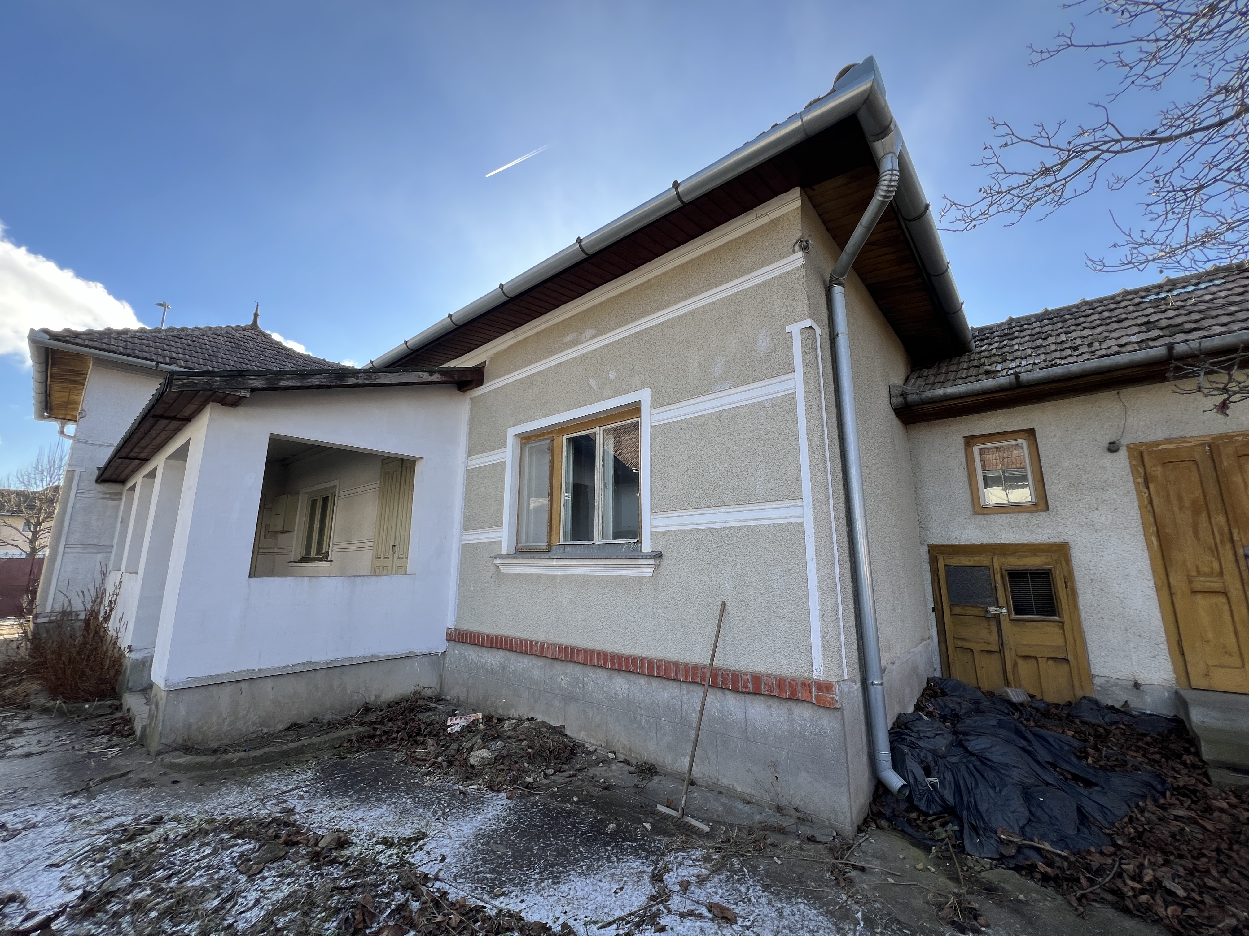 Casa de vanzare pretabila birouri/salon/spatiu comercial, 748MP - Alba Iulia