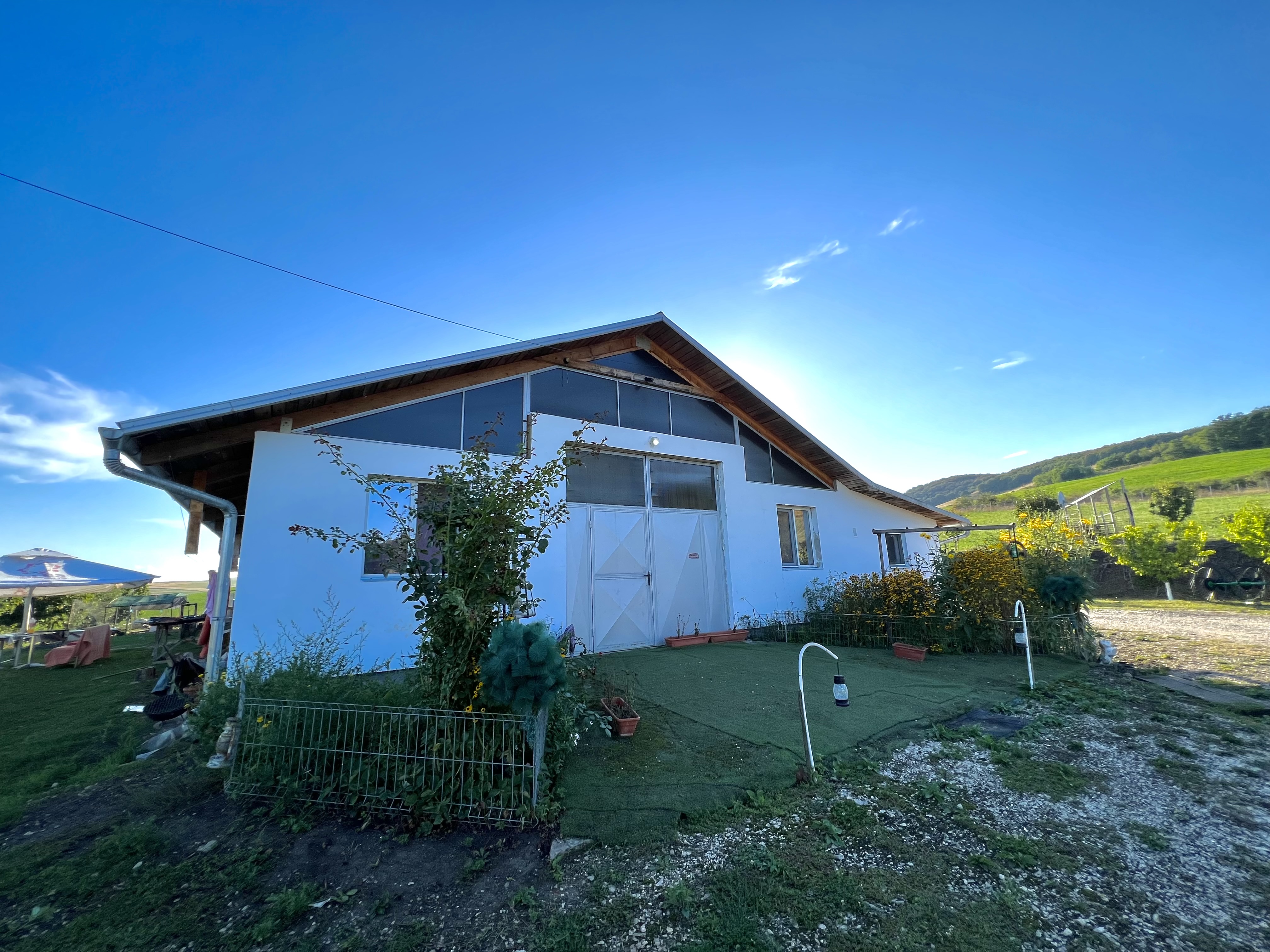 Ferma de vanzare cu 550MP utili si 27.500MP teren la asfalt - foto 3