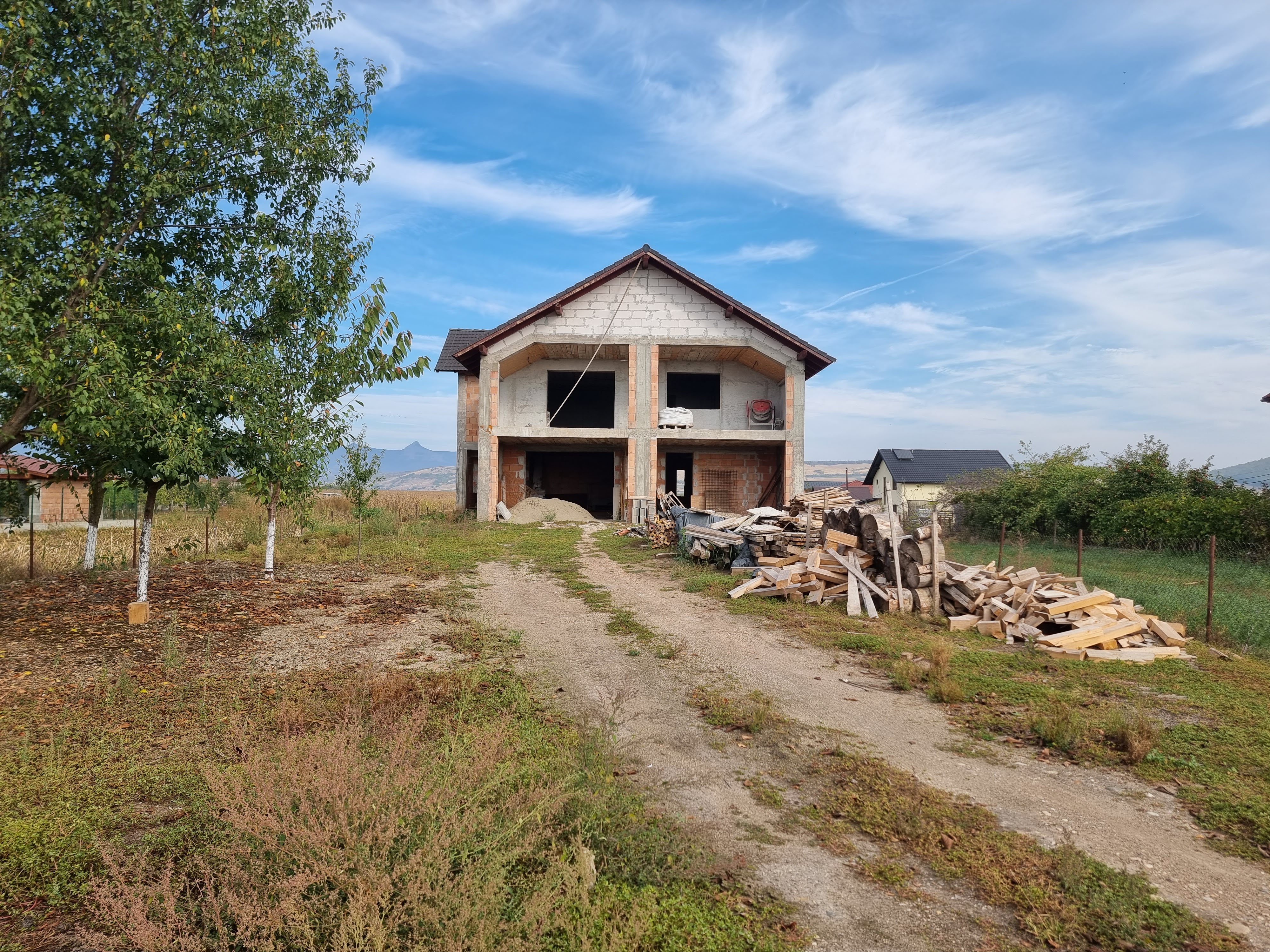 Casa la rosu,2100 mp teren,zona Micesti - Alba Iulia