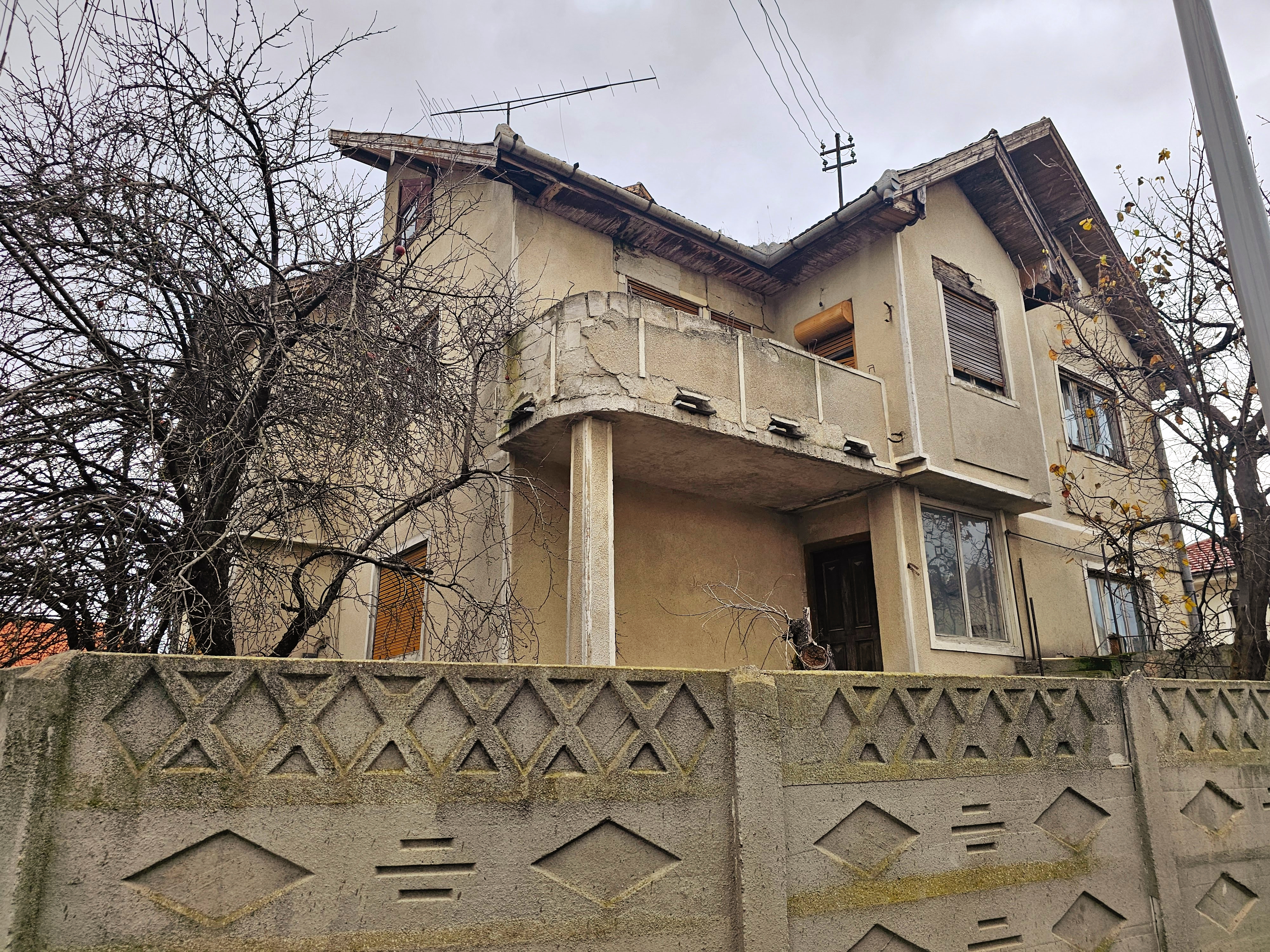 Casa cu 7 camere, 700 mp teren, deschidere la 2 strazi, zona Centru - foto 2