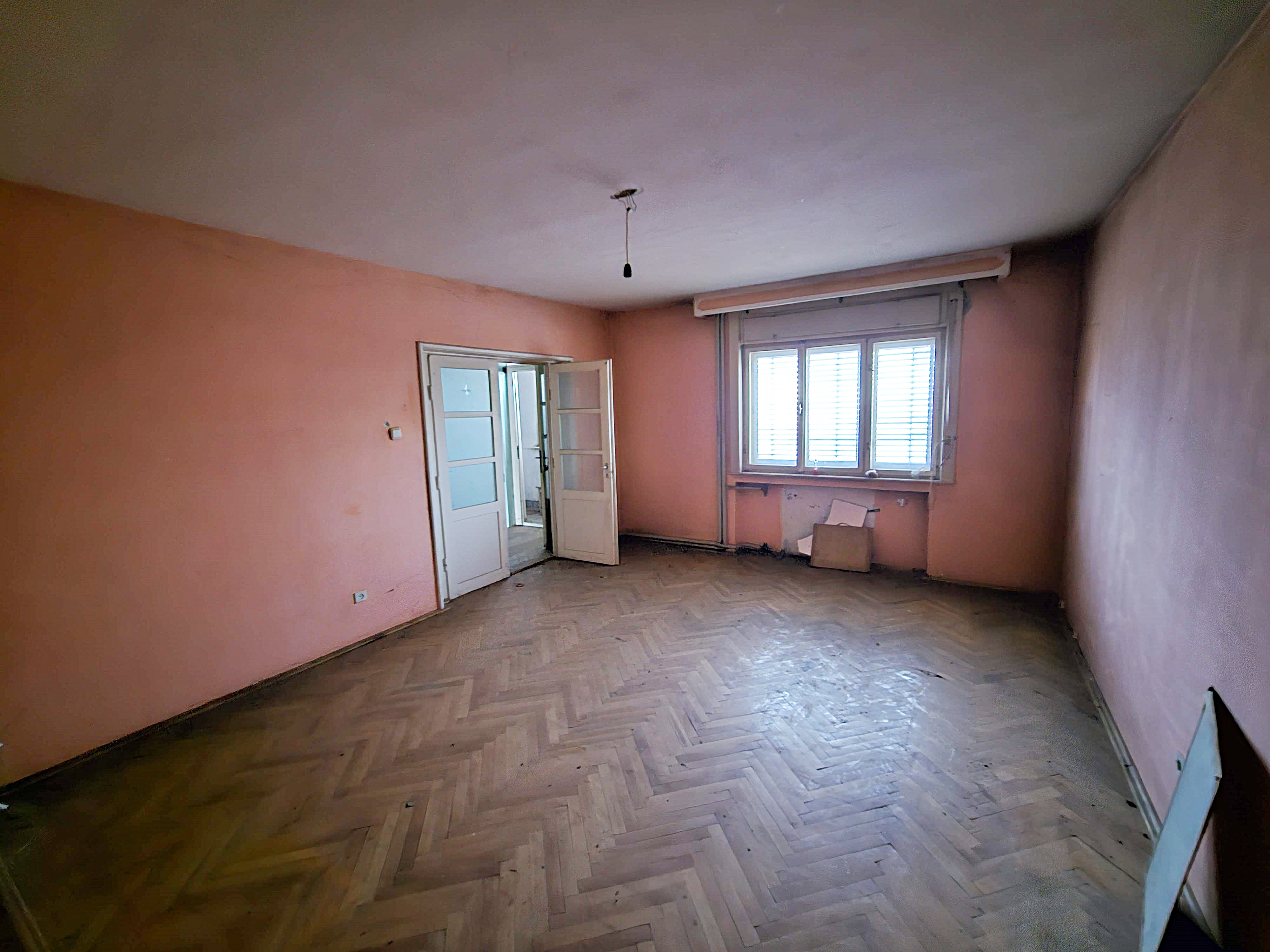 Casa cu 7 camere, 700 mp teren, deschidere la 2 strazi, zona Centru - foto 4