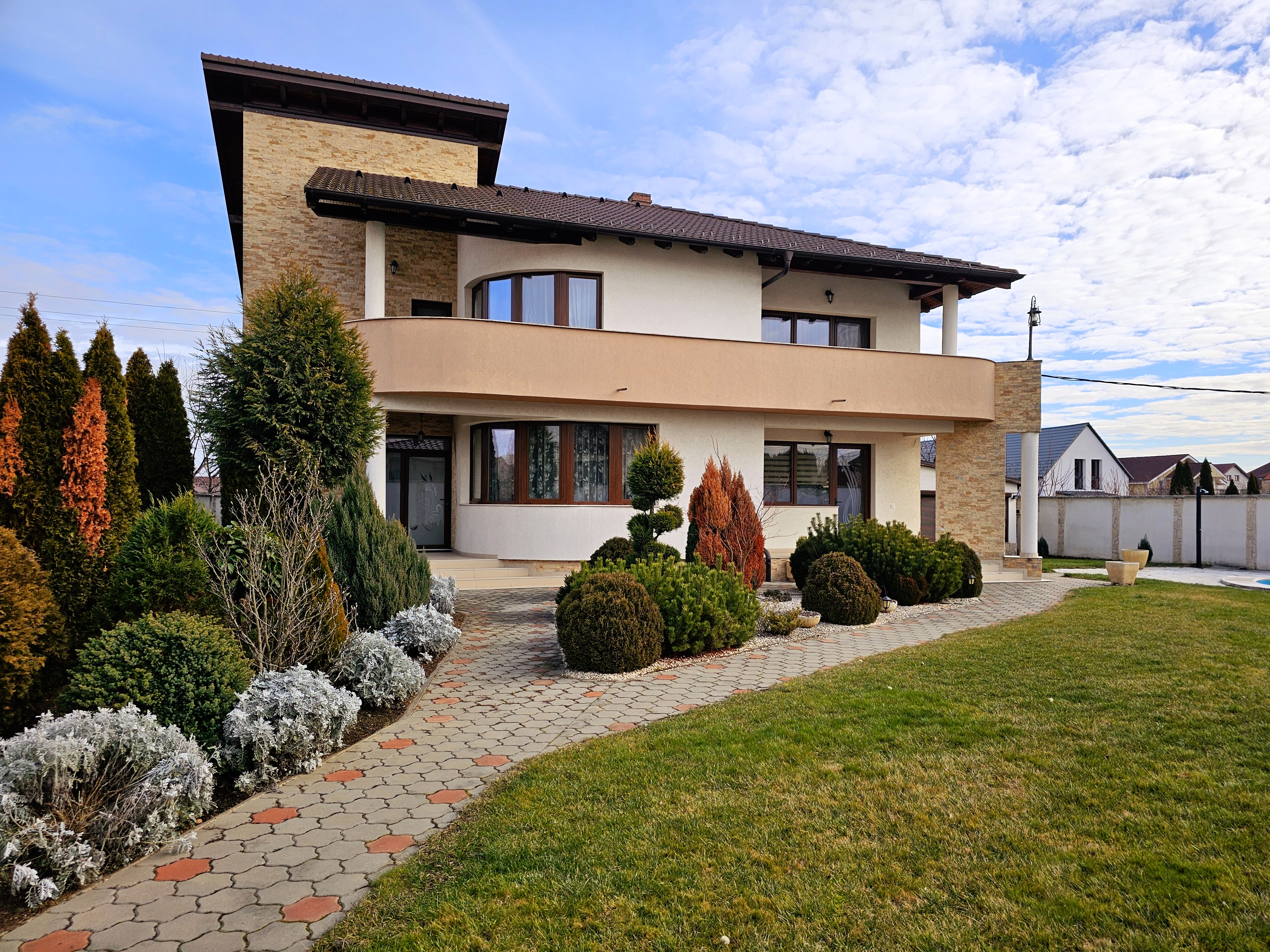 Casa 5 camere, 870 mp teren, mobilata, utilata, zona Cetate - Alba Iulia