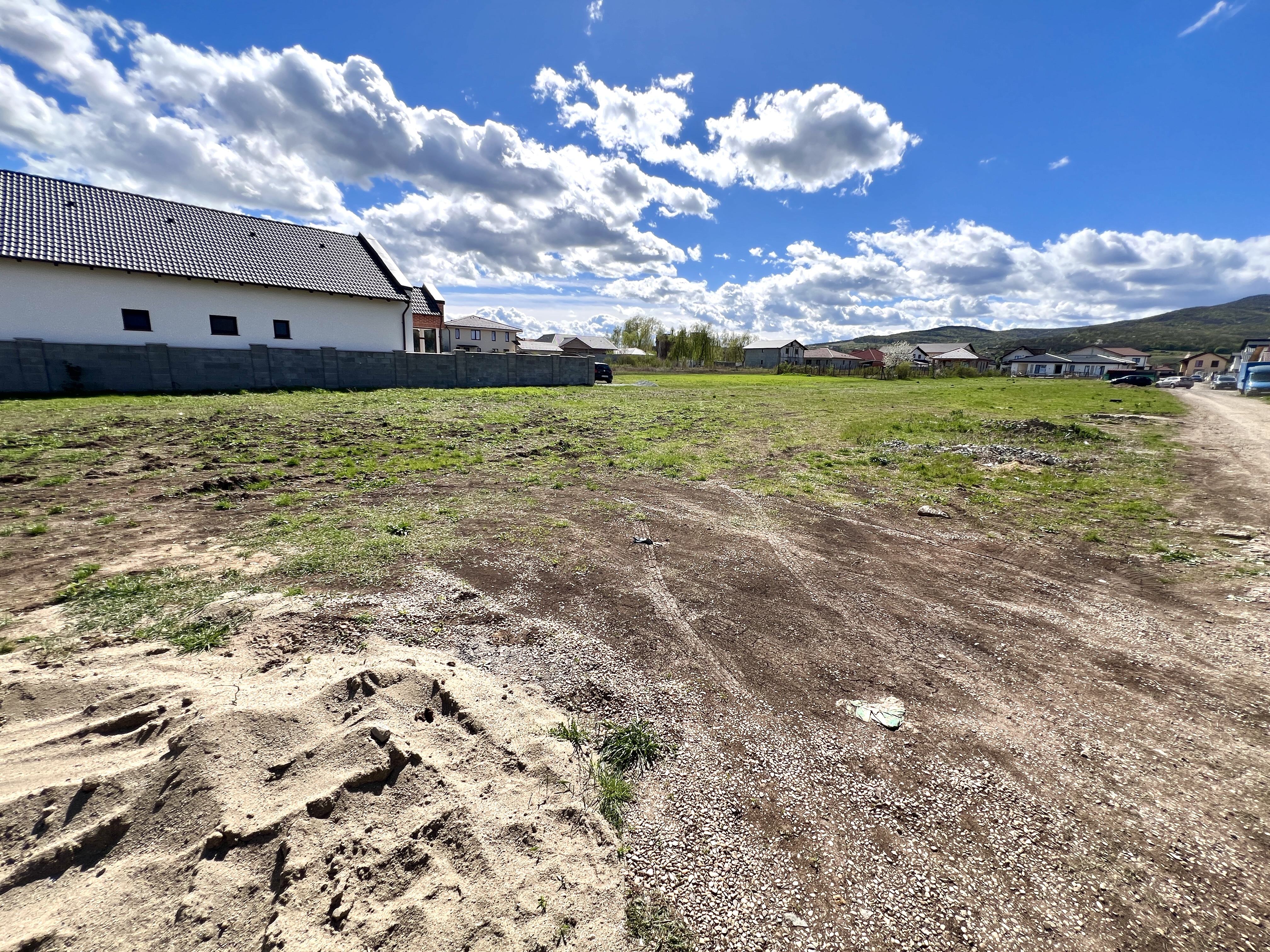 Teren de vanzare cu toate utilitatile, 20ml deschidere - foto 3