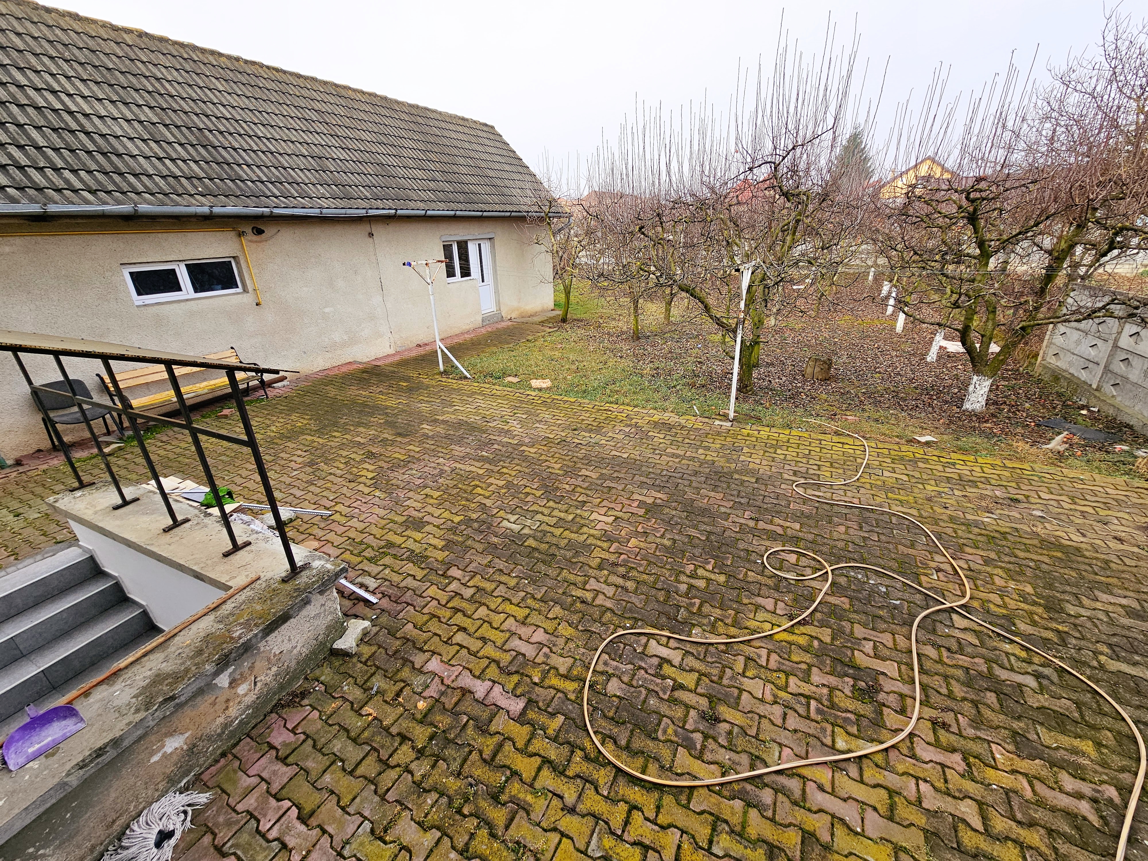 Casa 10 camere, 878 mp teren, toate utilitatile, Barabant - foto 2