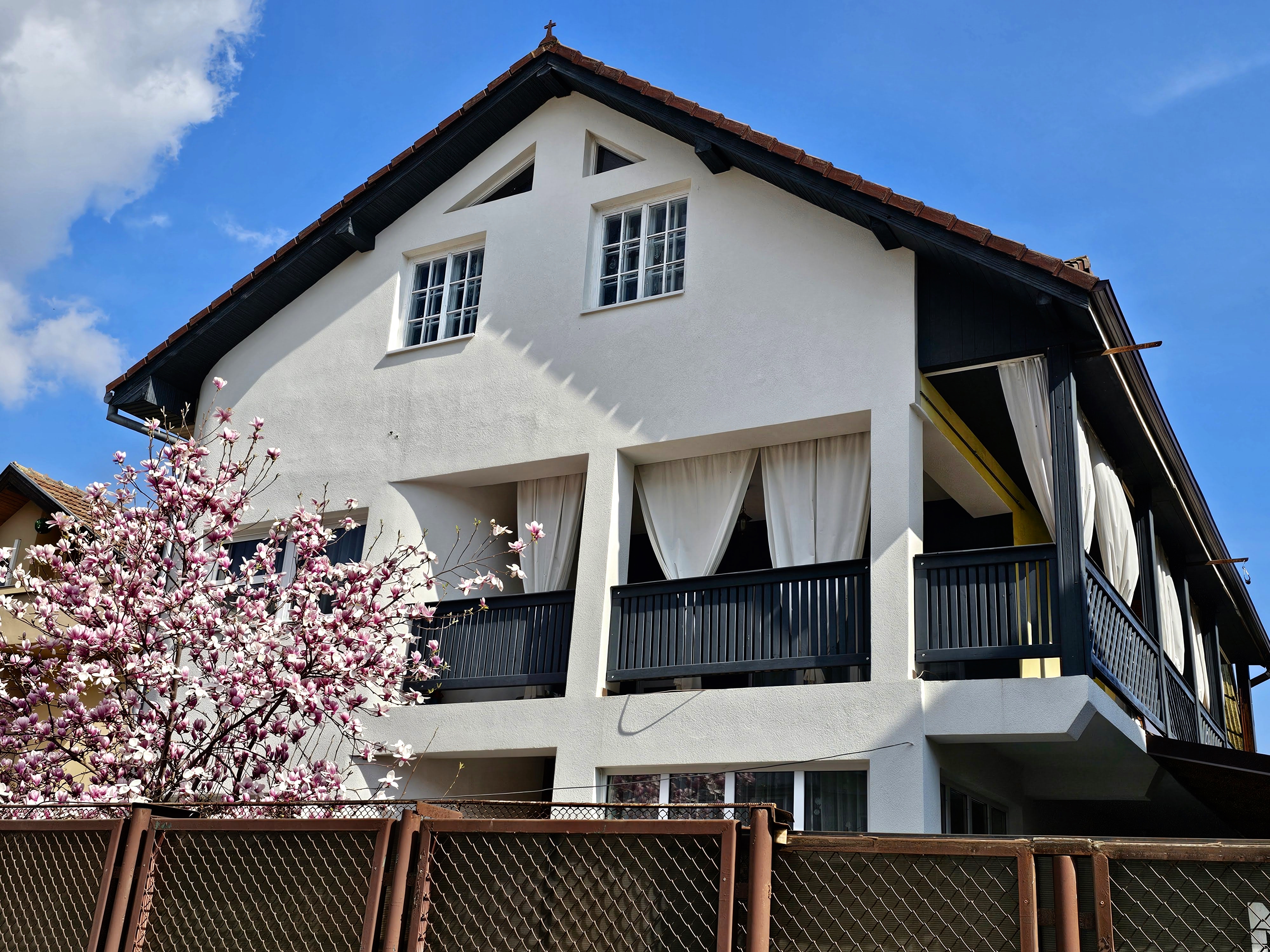 Casa spatioasa, 755 mp teren, Cetate, pretabila pentru birouri - Alba Iulia