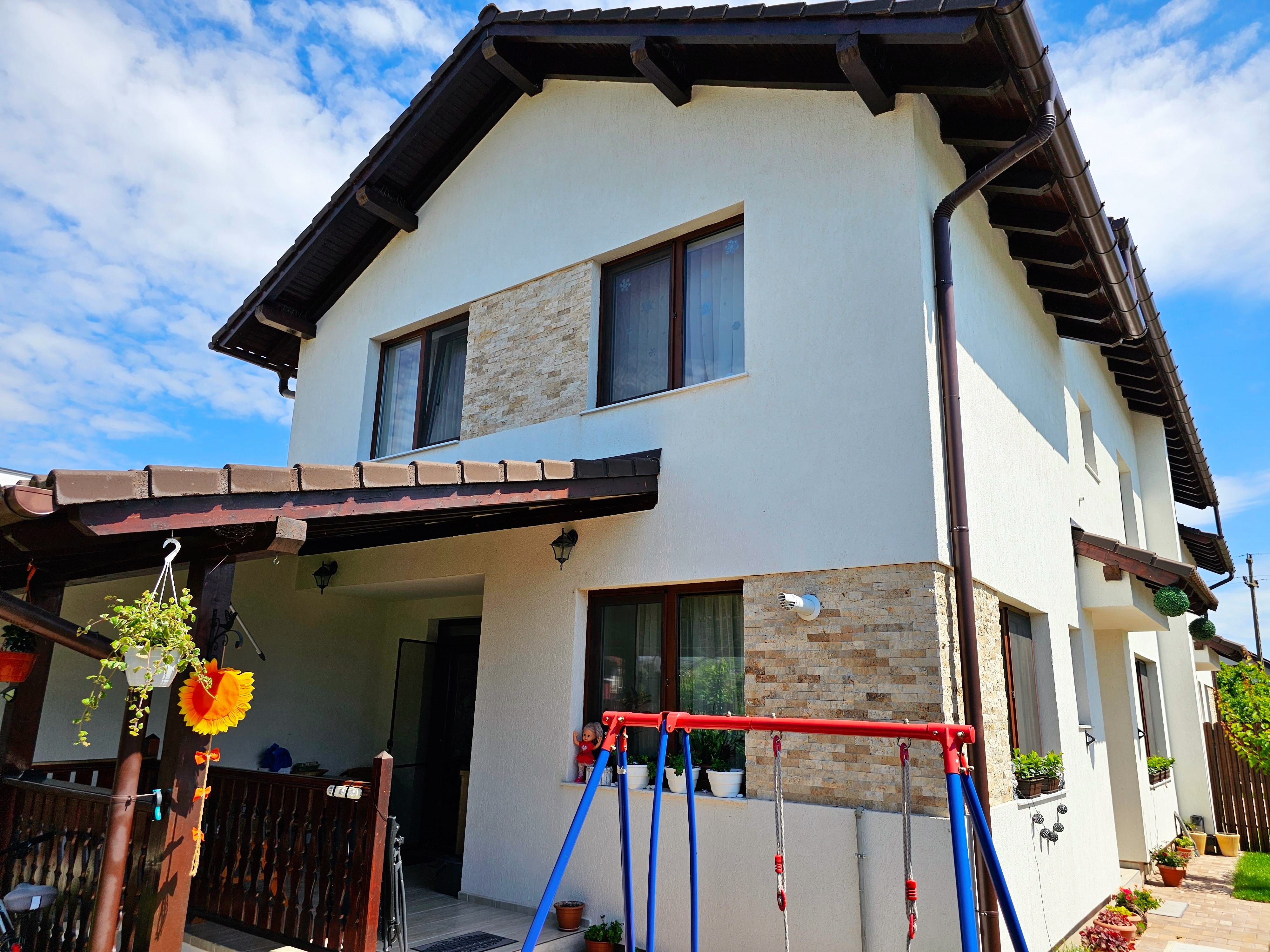 1/2 Duplex mobilat, utilat, 4 camere, pivnita, 200 mp teren - Alba Iulia