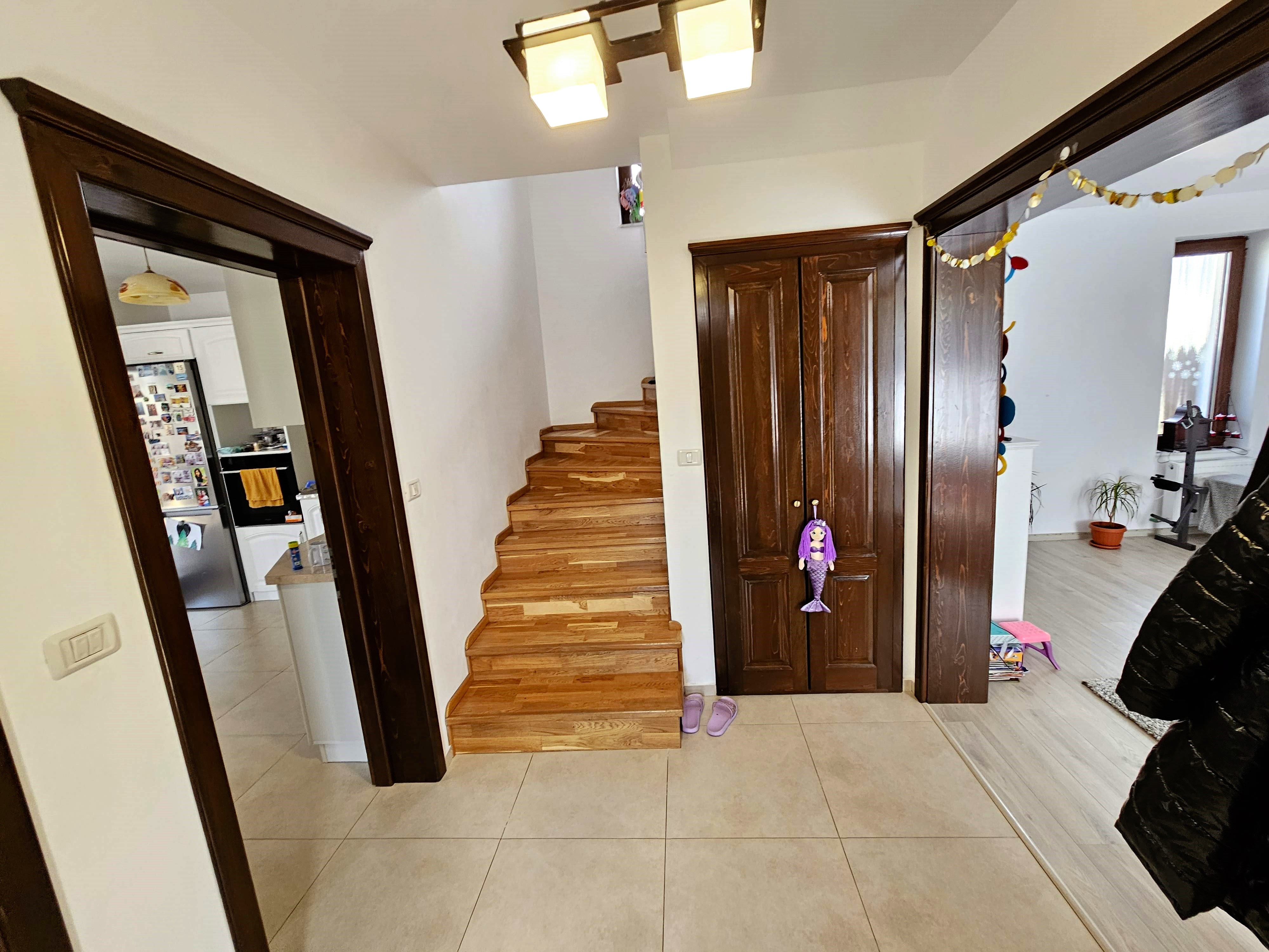 1/2 Duplex mobilat, utilat, 4 camere, pivnita, 200 mp teren - foto 2