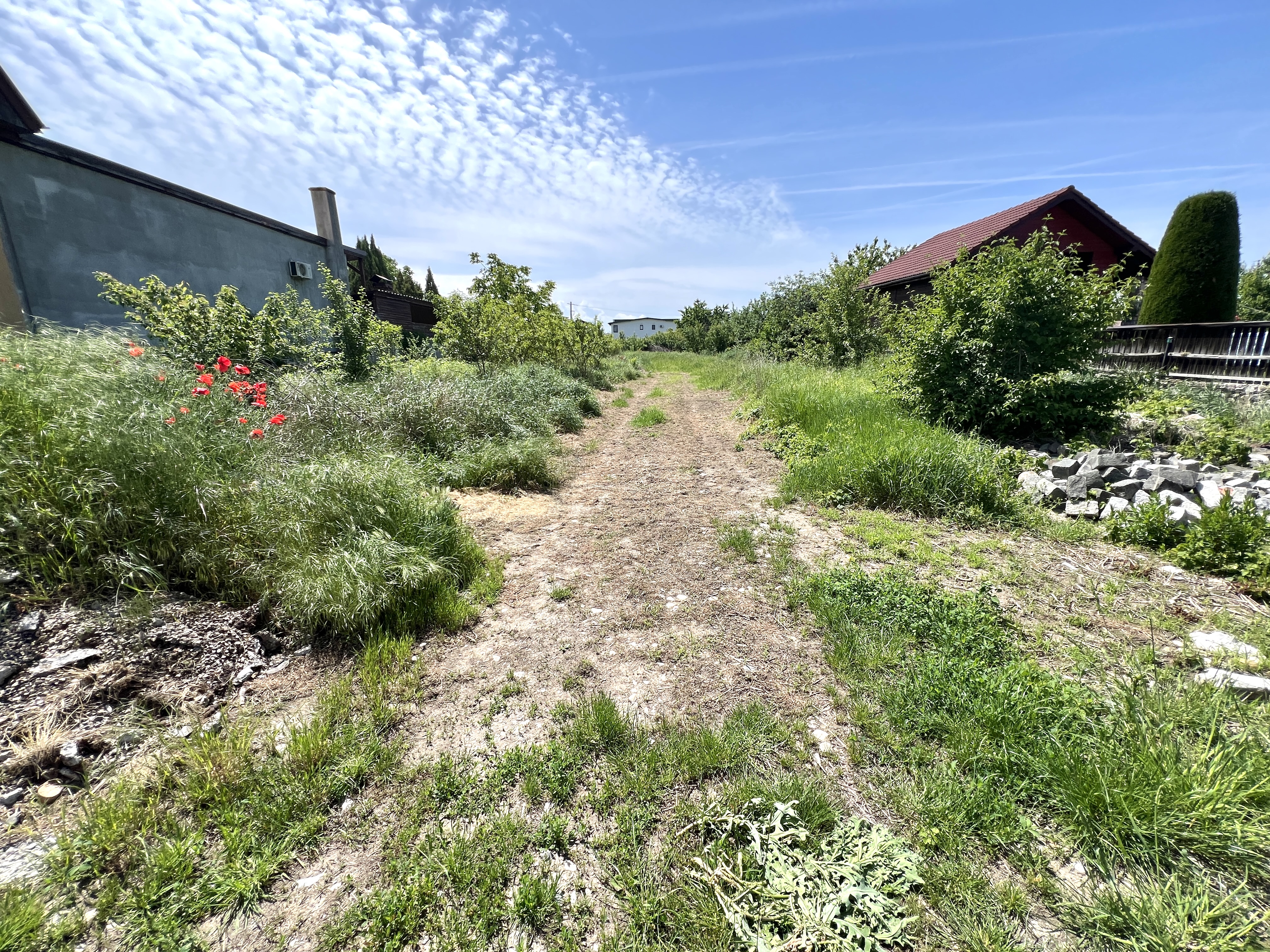 Teren intr-o pozitie inedita, 2.200mp, toate utilitatile si asfalt - Alba Iulia