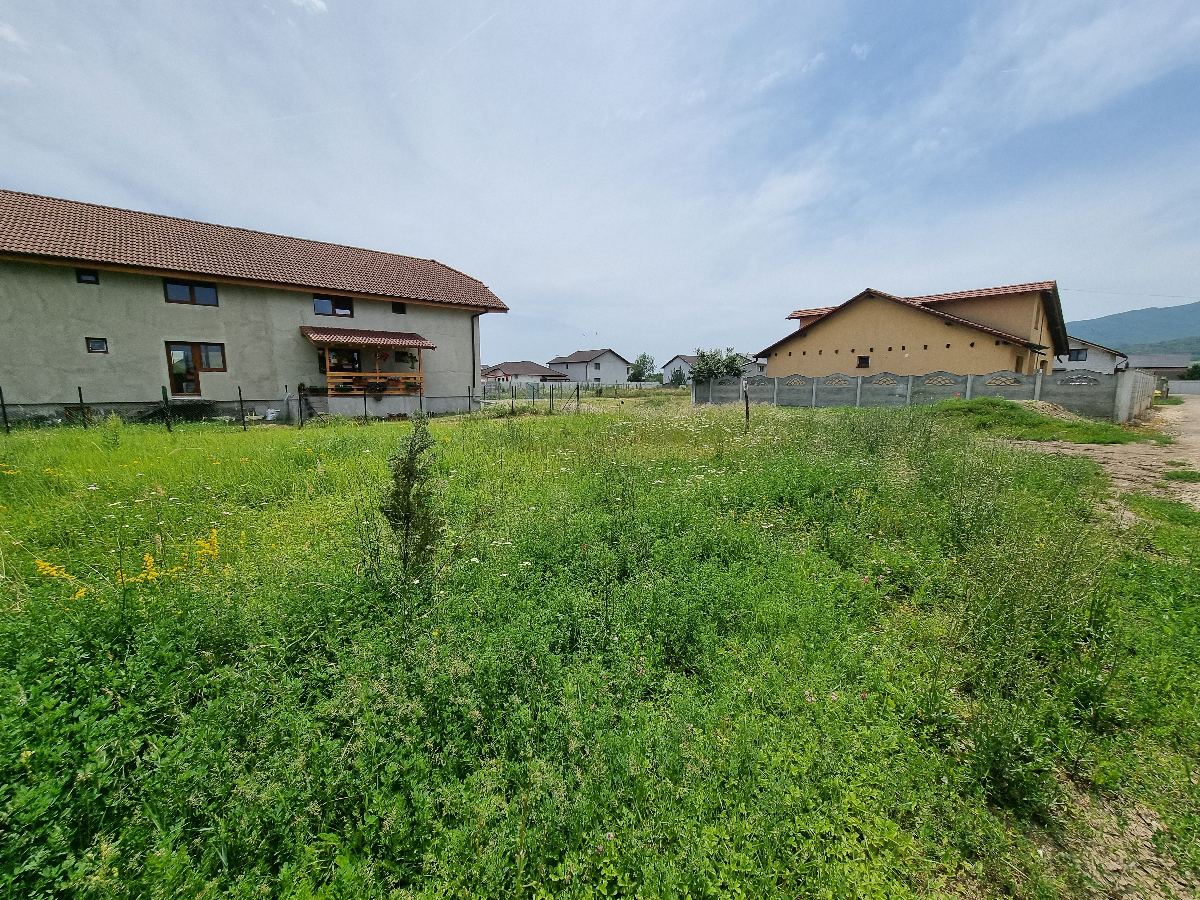 De vanzare teren 450mp intravilan, cu utilitati, zona Orizont - Alba Iulia