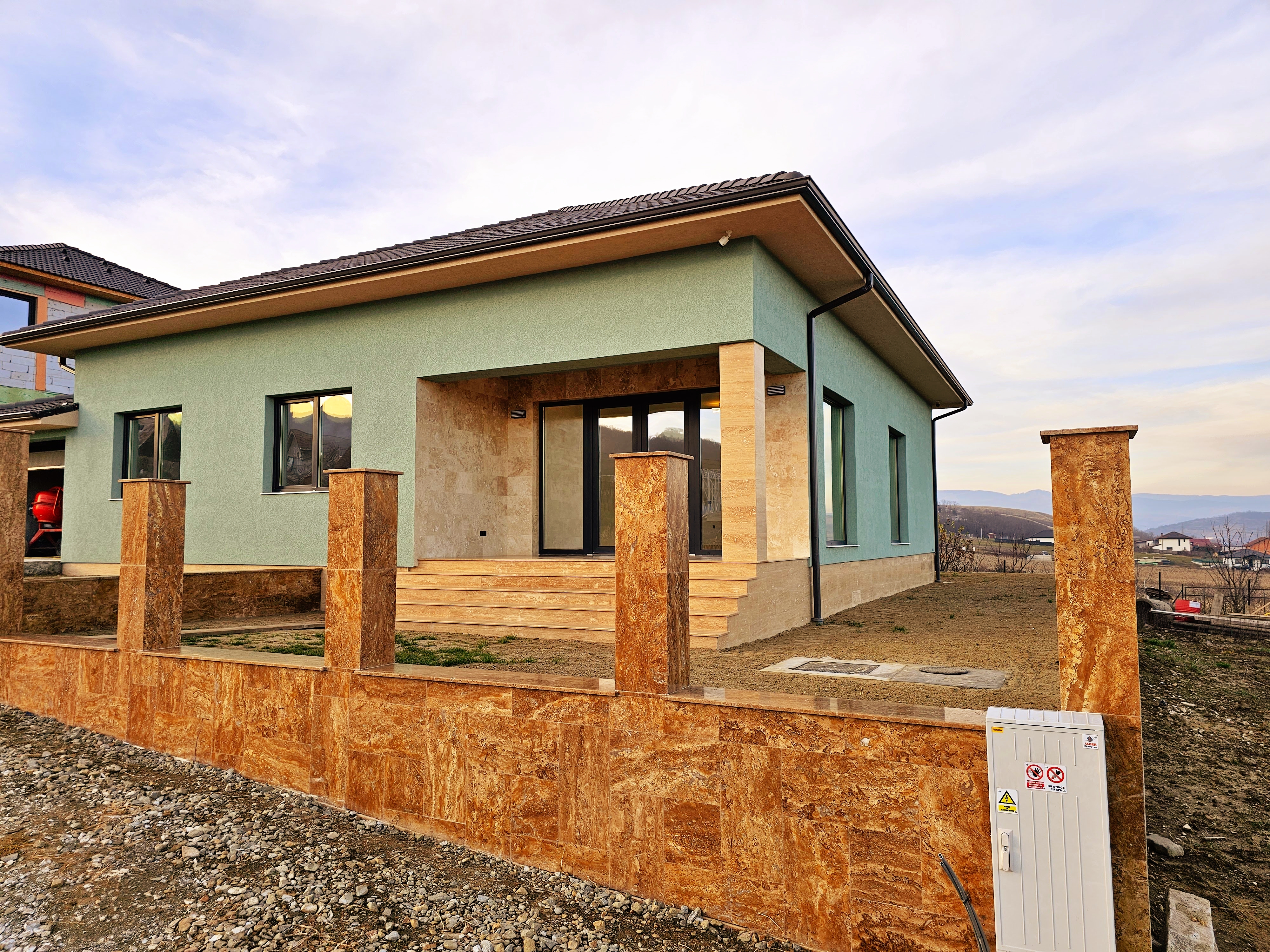 Casa finisata la cheie, 4 camere, 500 mp teren, Micesti - foto 2