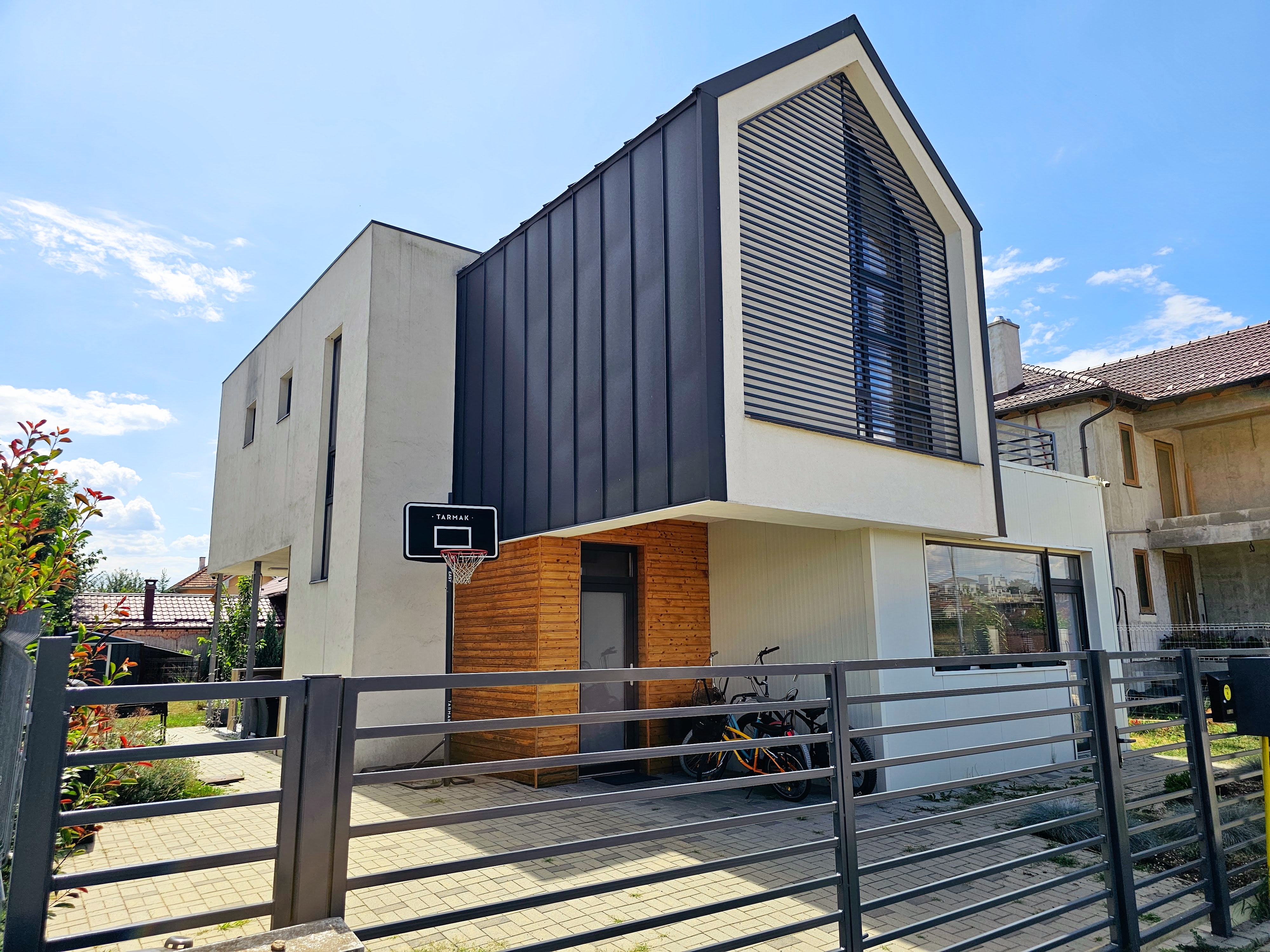 Casa moderna mobilata, utilata, 5 camere, 3 bai, 444 mp teren - Alba Iulia