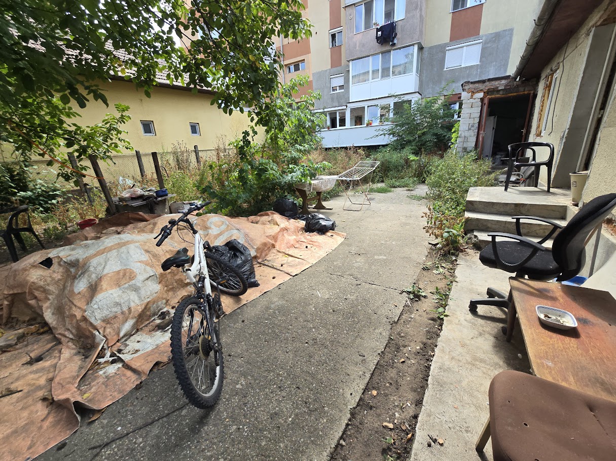 Casa Demolabila Zona Liceul Sportiv - foto 2