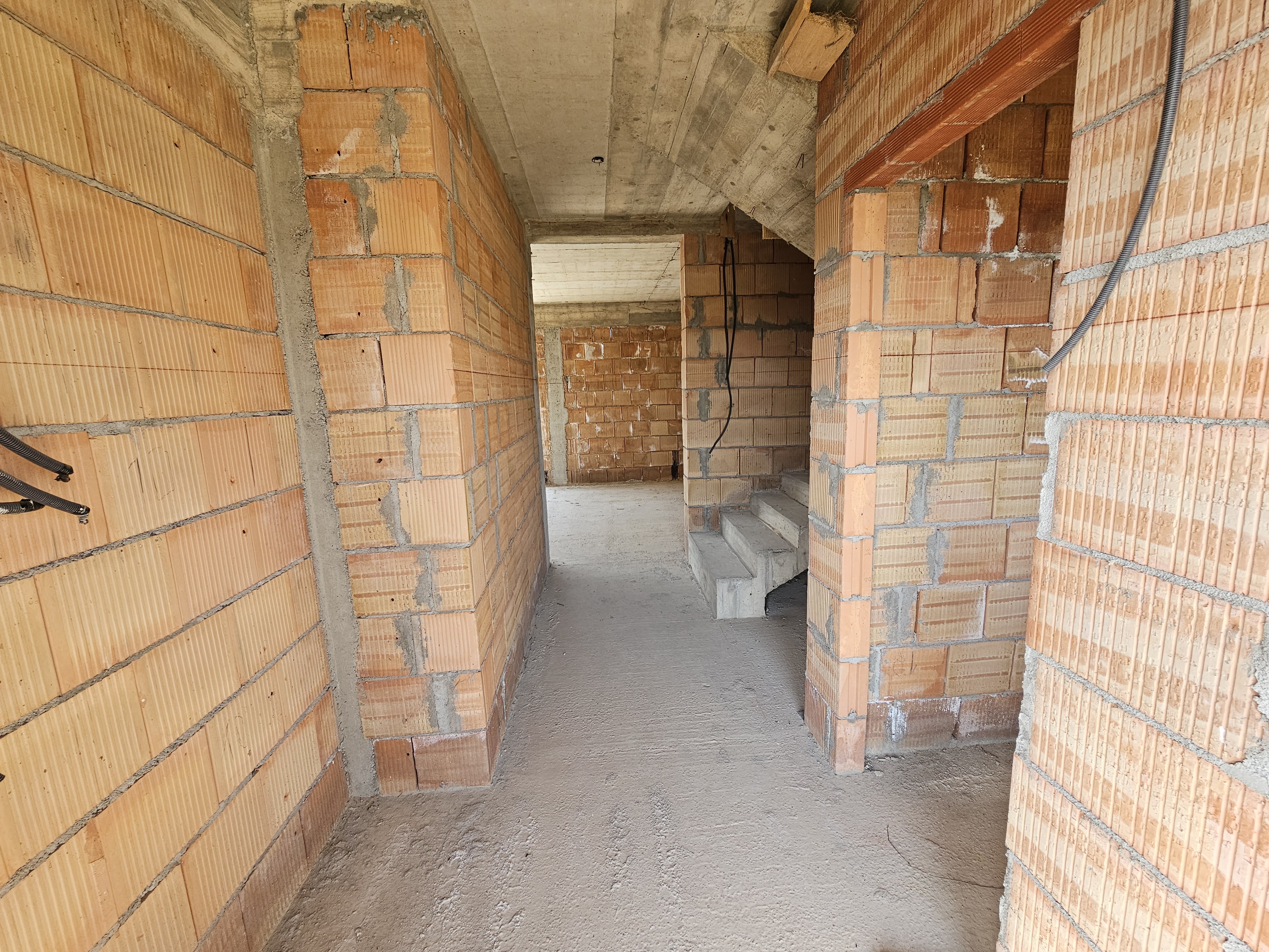 Casa la rosu, 4 camere, 2 bai, 345 mp teren, zona Ampoi 3 - foto 4