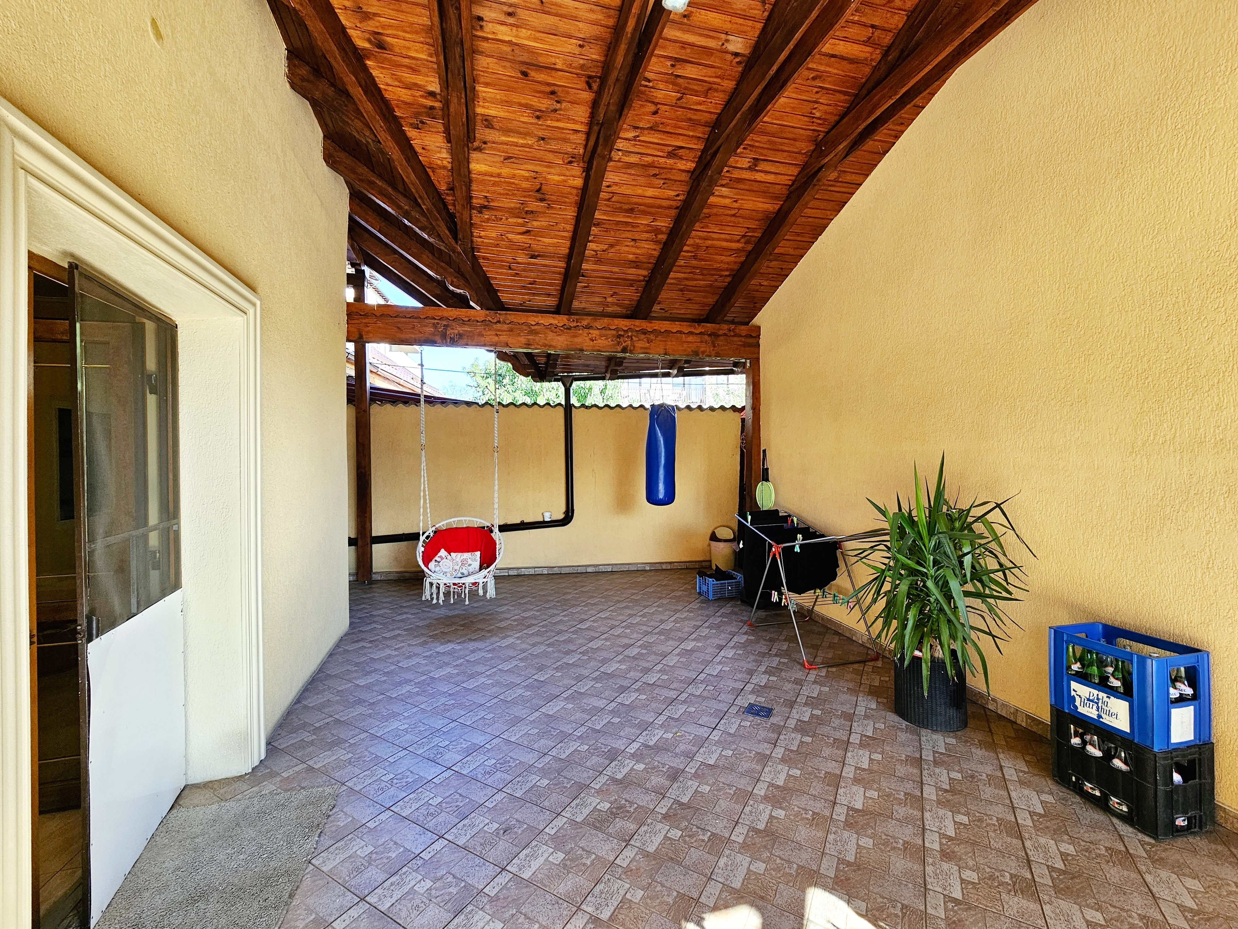 Casa renovata, 4 camere, 2 terase, mobilata, utilata, 568 mp teren - foto 3