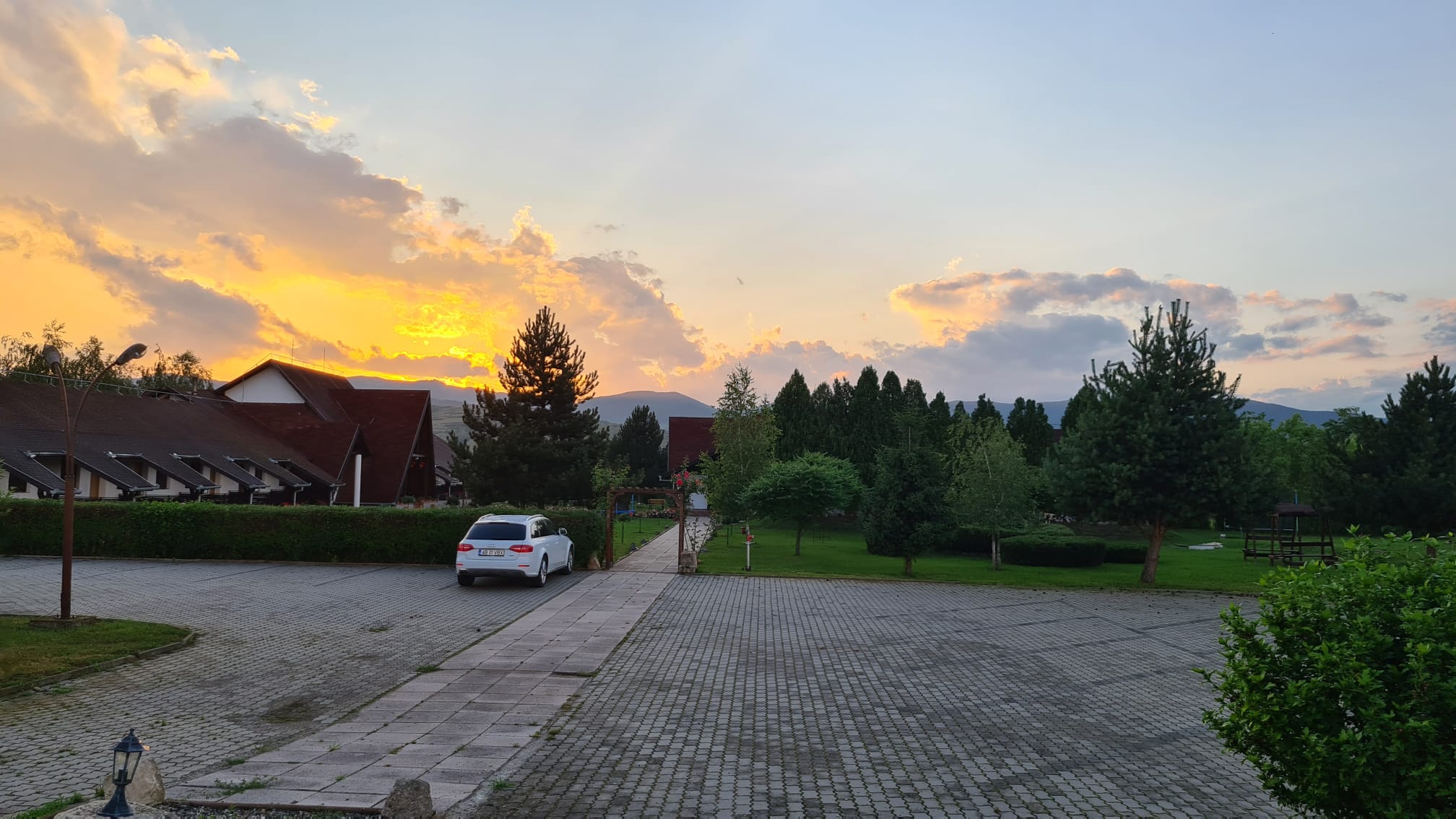 Complex turistic cu restaurant, piscina si teren de tenis - foto 4