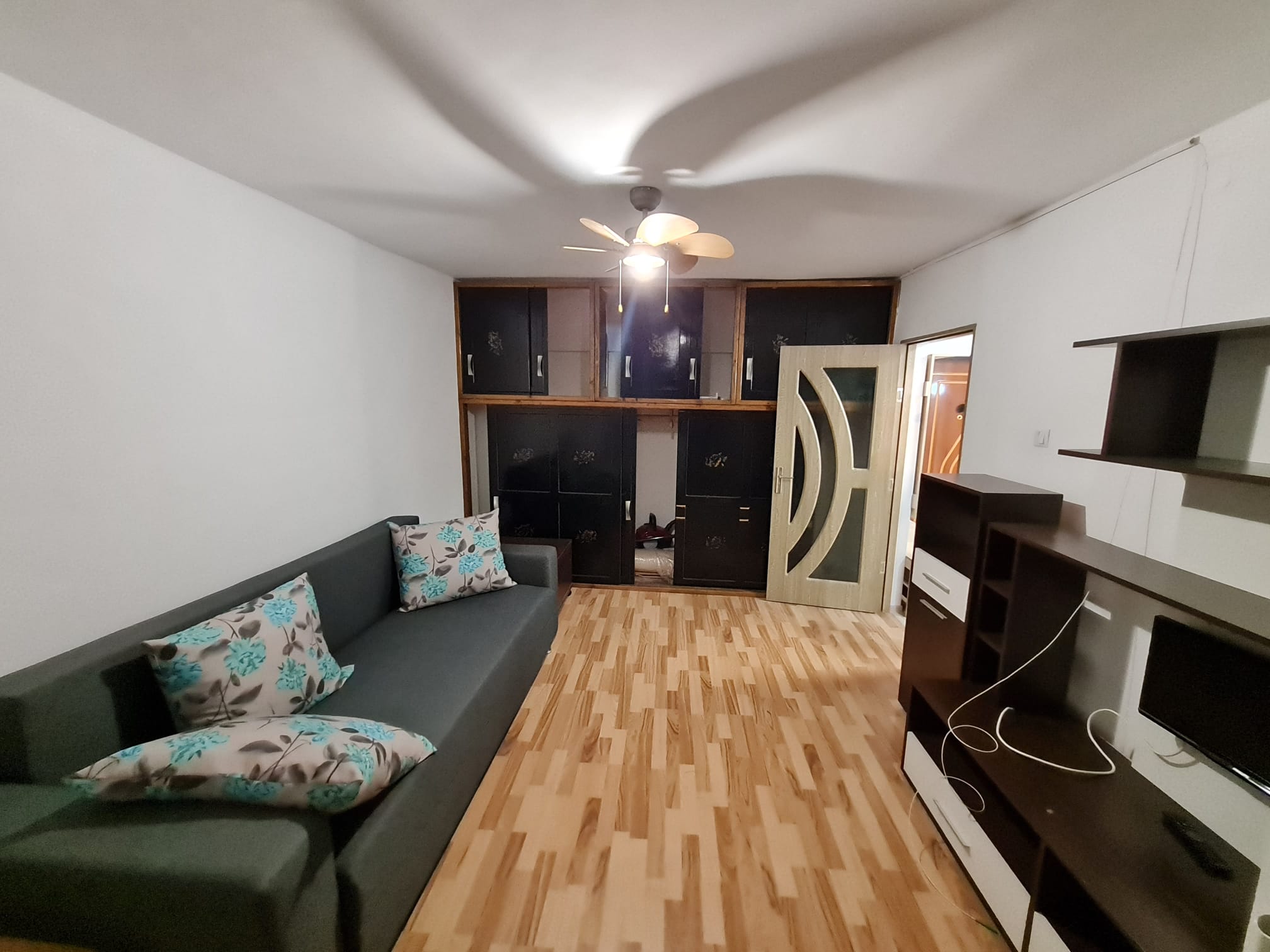 Apartament 2 camere, Etaj Intermediar,  Zona Parc Cetate - foto 2