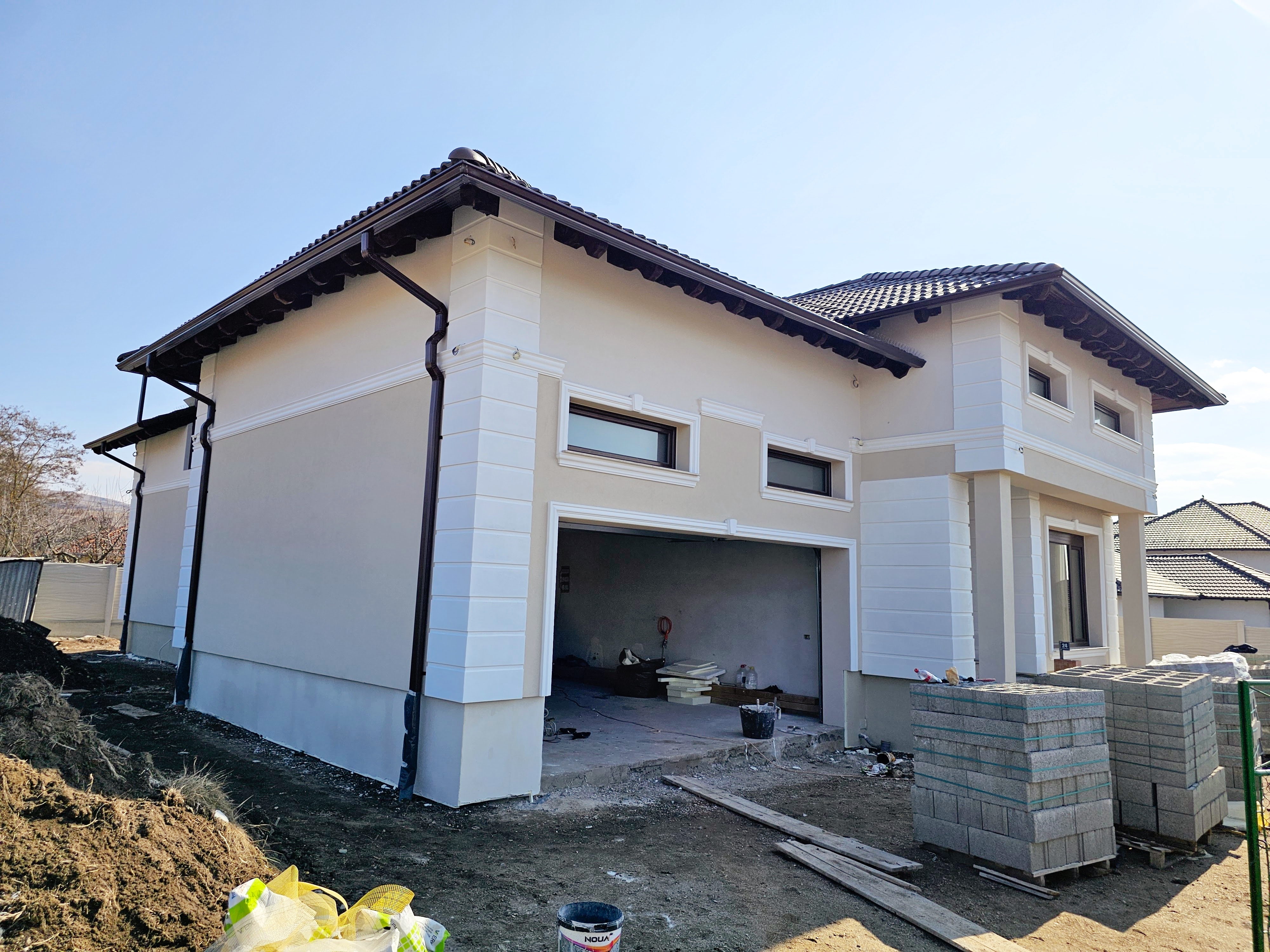 Casă 6 camere în Ciugud, dotări premium și design modern, 710 mp teren - foto 2